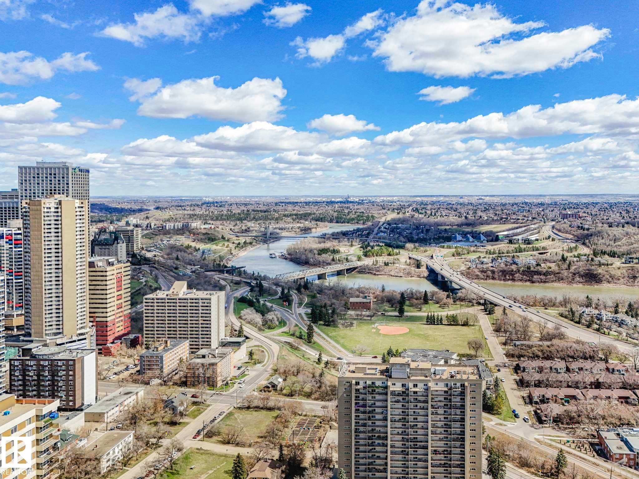 Image quality insufficient for description - 305 10504 99 Avenue, Edmonton, AB - Outdoor With View