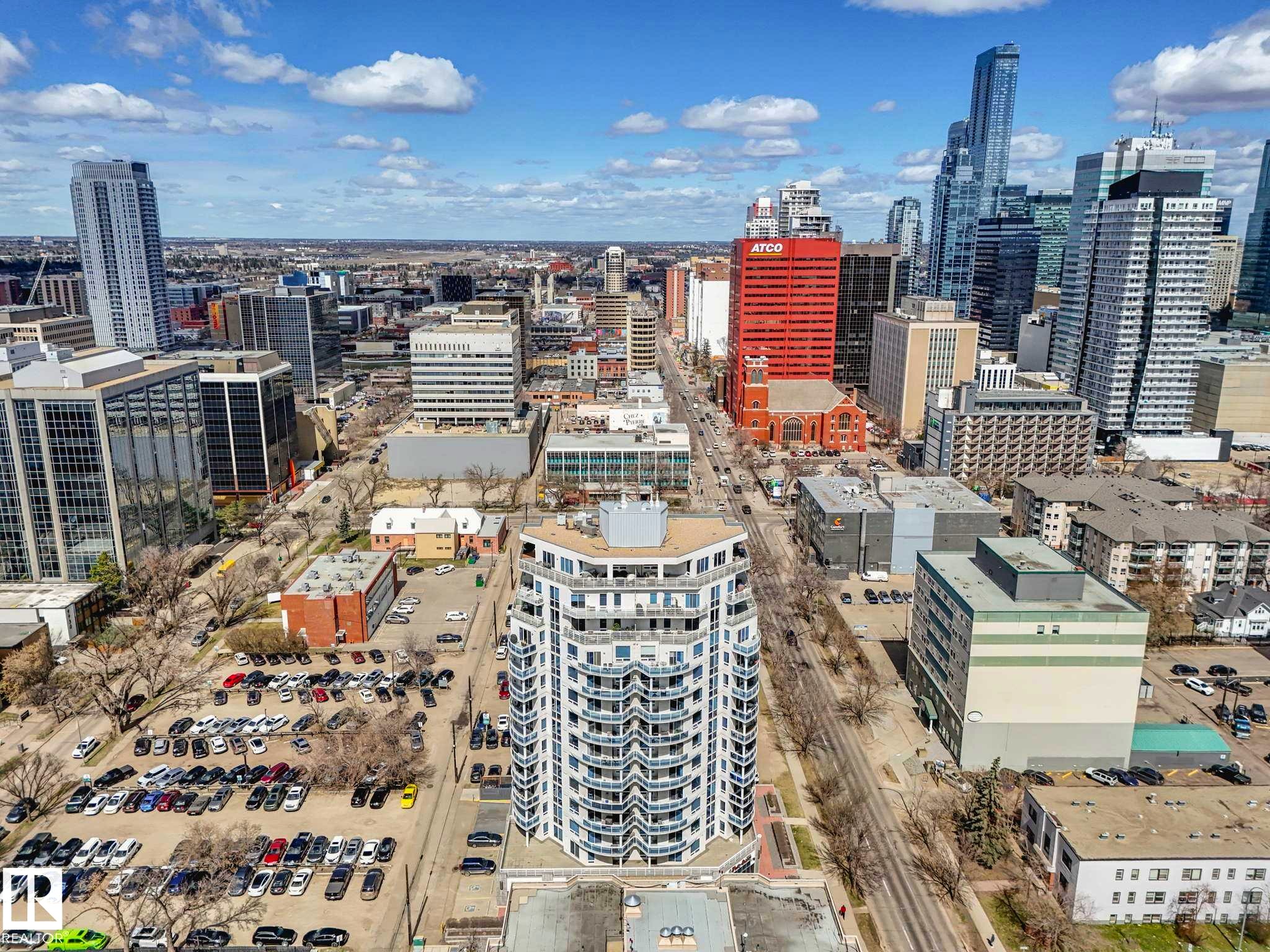 Image quality insufficient for description - 305 10504 99 Avenue, Edmonton, AB - Outdoor With View