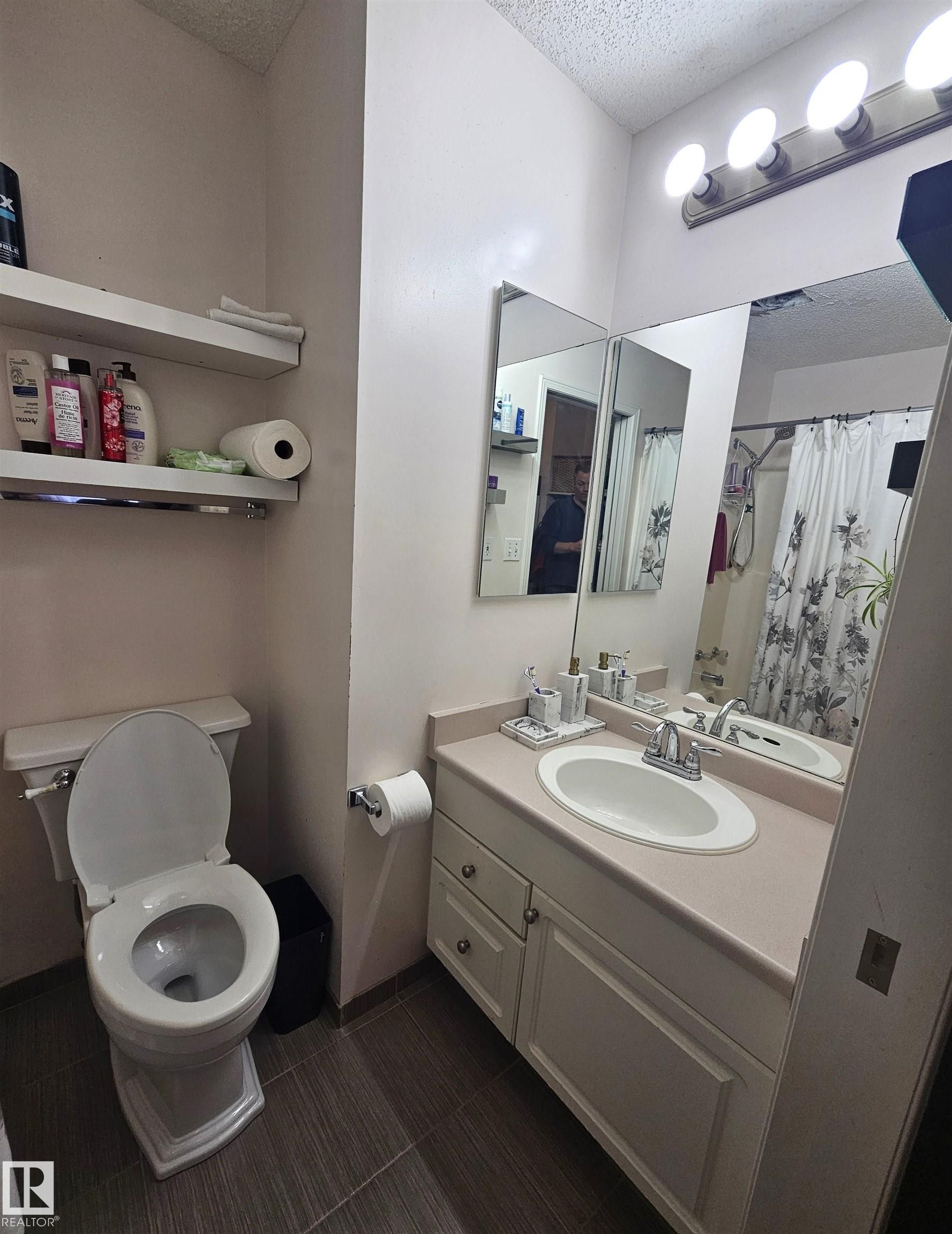 28 3645 145 Avenue, Edmonton, AB - Indoor Photo Showing Bathroom