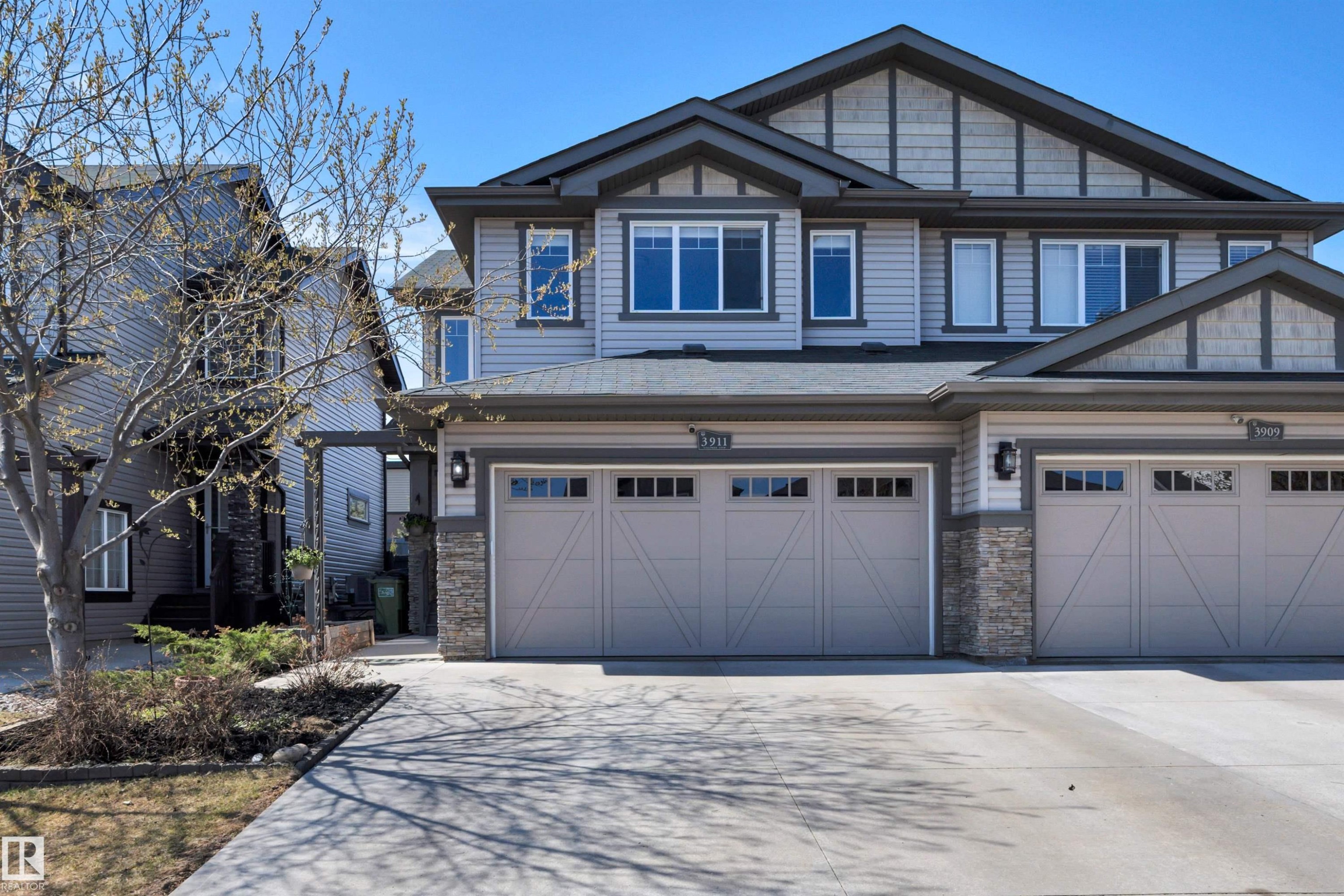 3911 Gallinger Loop, Edmonton, AB - Outdoor With Facade
