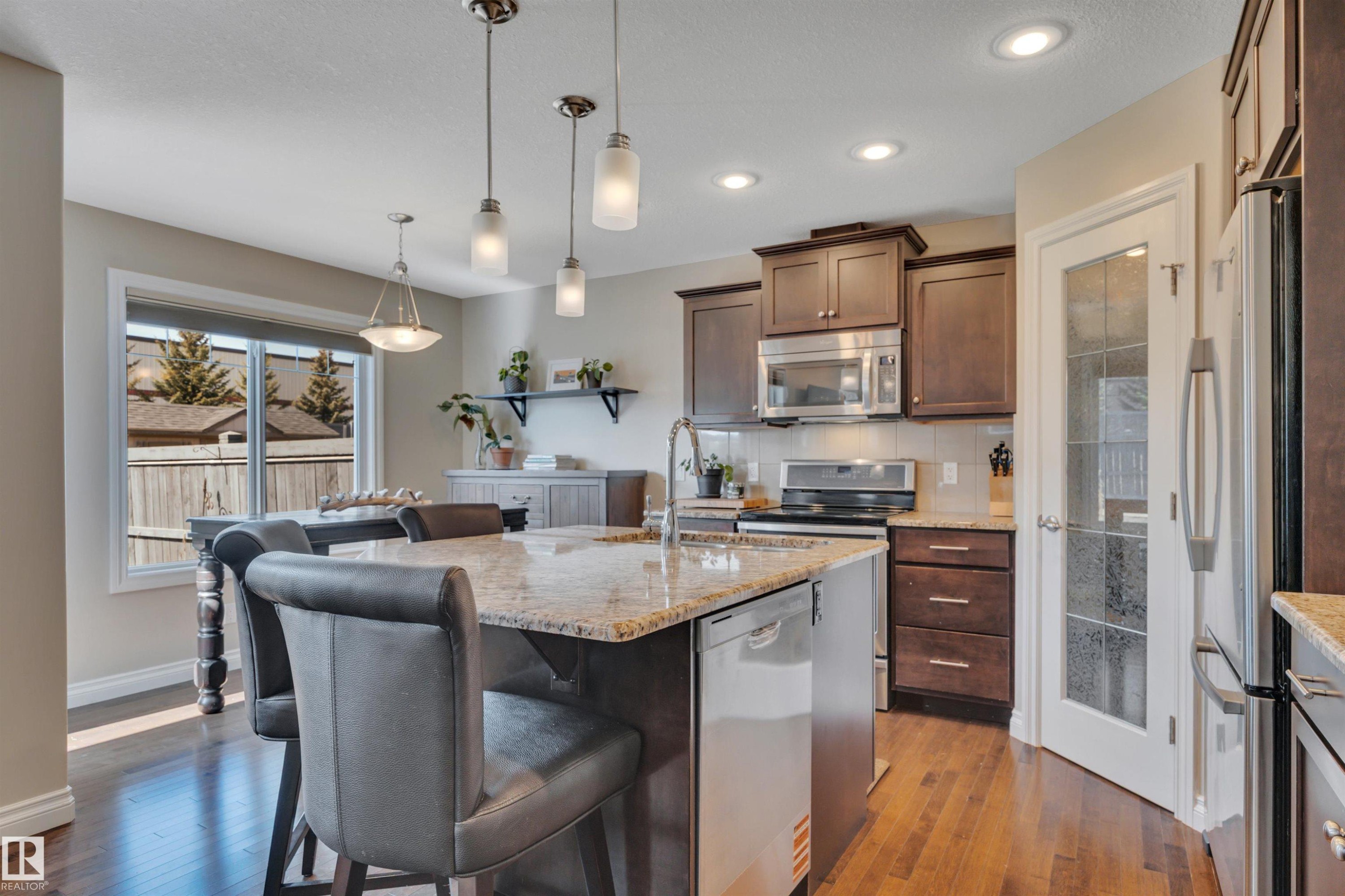 3911 Gallinger Loop, Edmonton, AB - Indoor Photo Showing Kitchen With Upgraded Kitchen