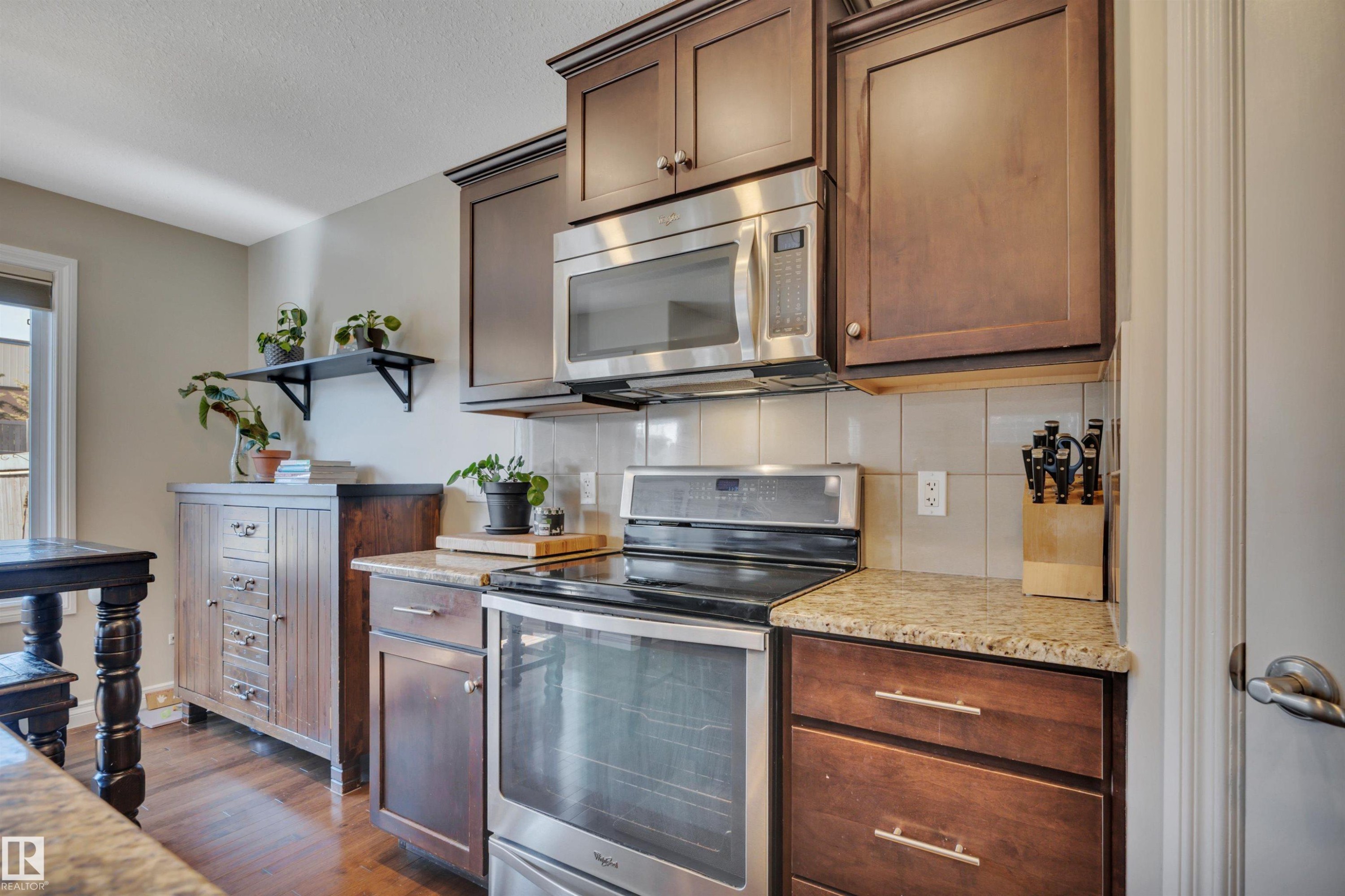 3911 Gallinger Loop, Edmonton, AB - Indoor Photo Showing Kitchen