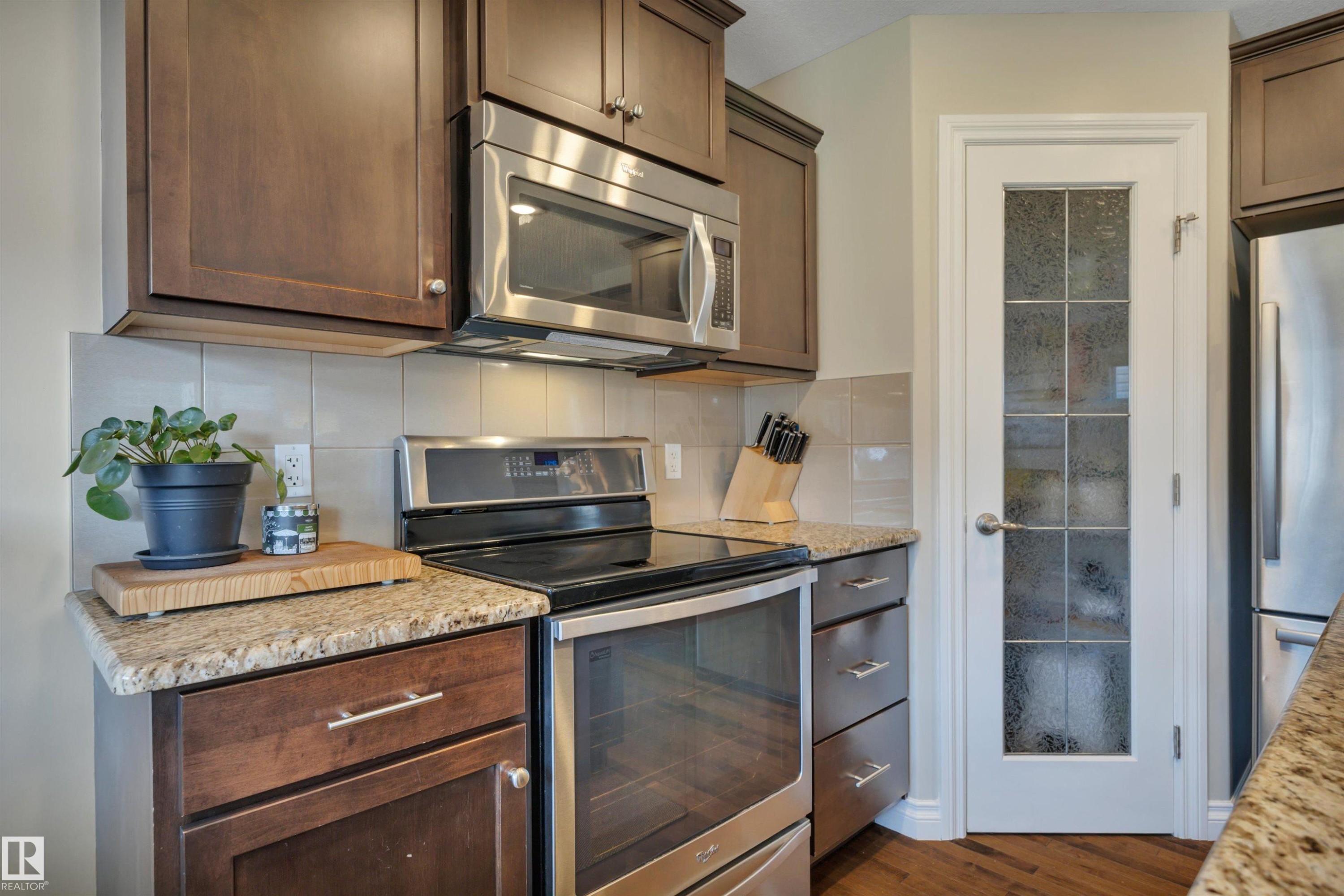3911 Gallinger Loop, Edmonton, AB - Indoor Photo Showing Kitchen