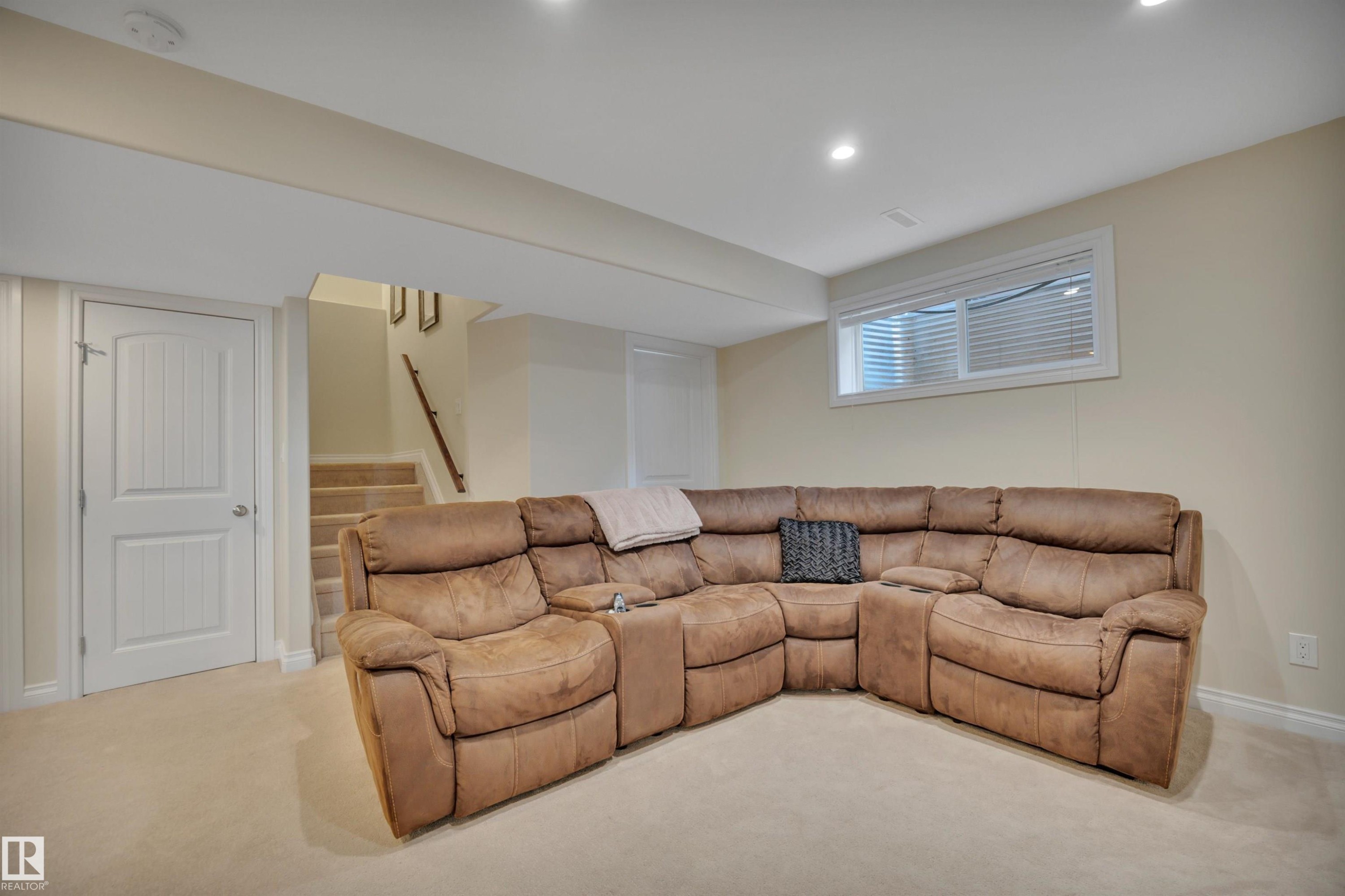 3911 Gallinger Loop, Edmonton, AB - Indoor