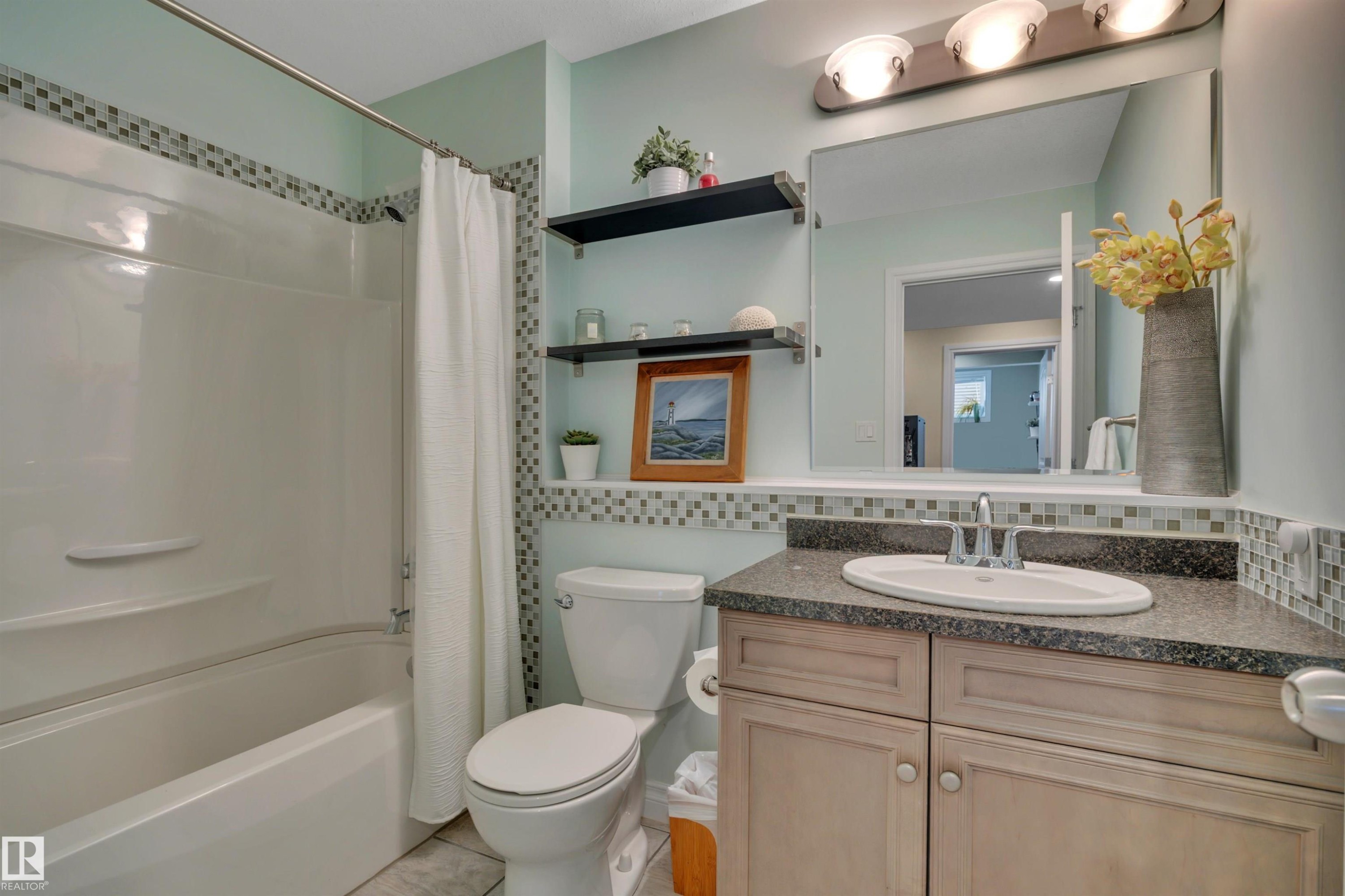 3911 Gallinger Loop, Edmonton, AB - Indoor Photo Showing Bathroom