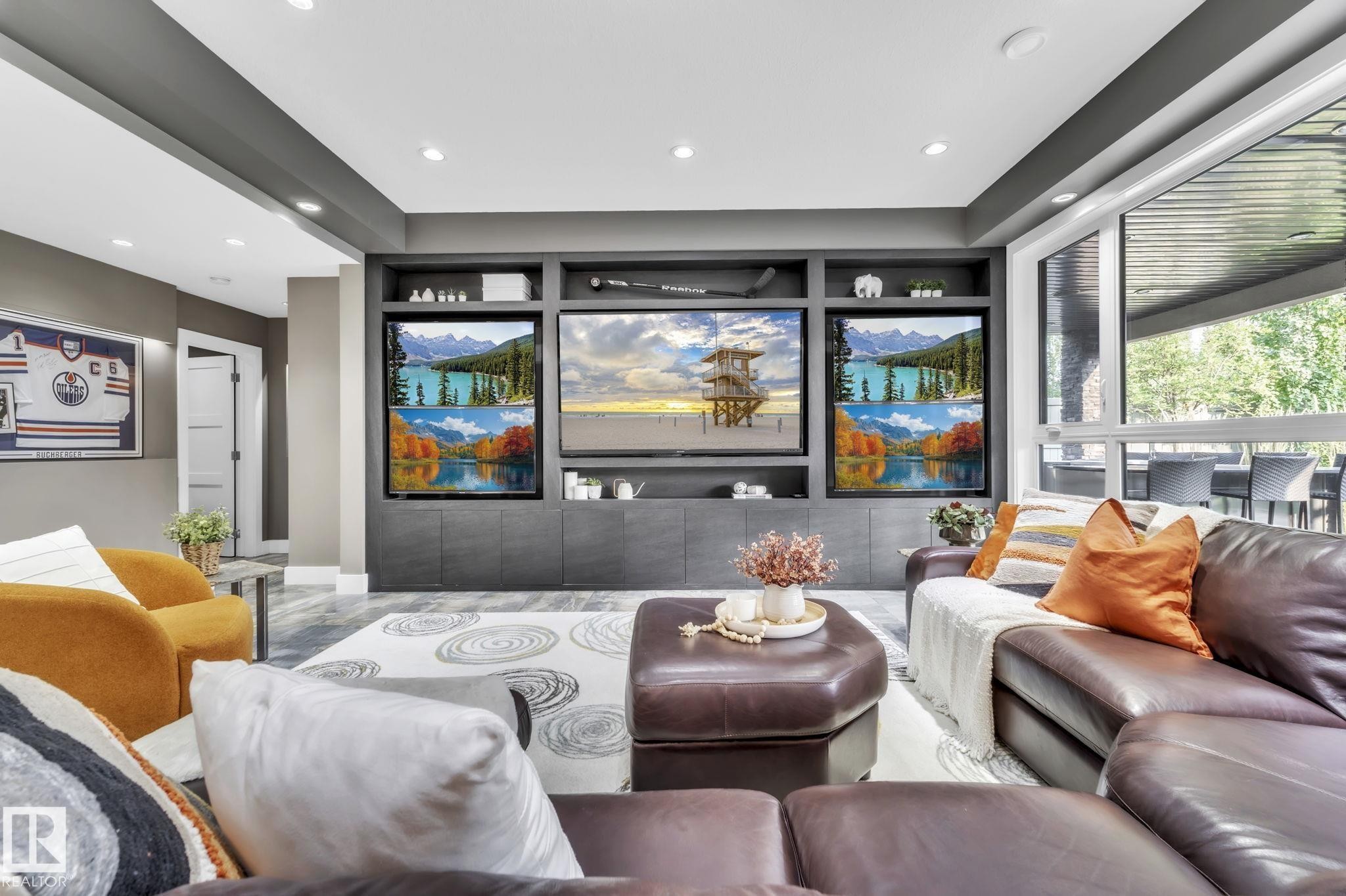 4727 Woolsey Common, Edmonton, AB - Indoor Photo Showing Living Room