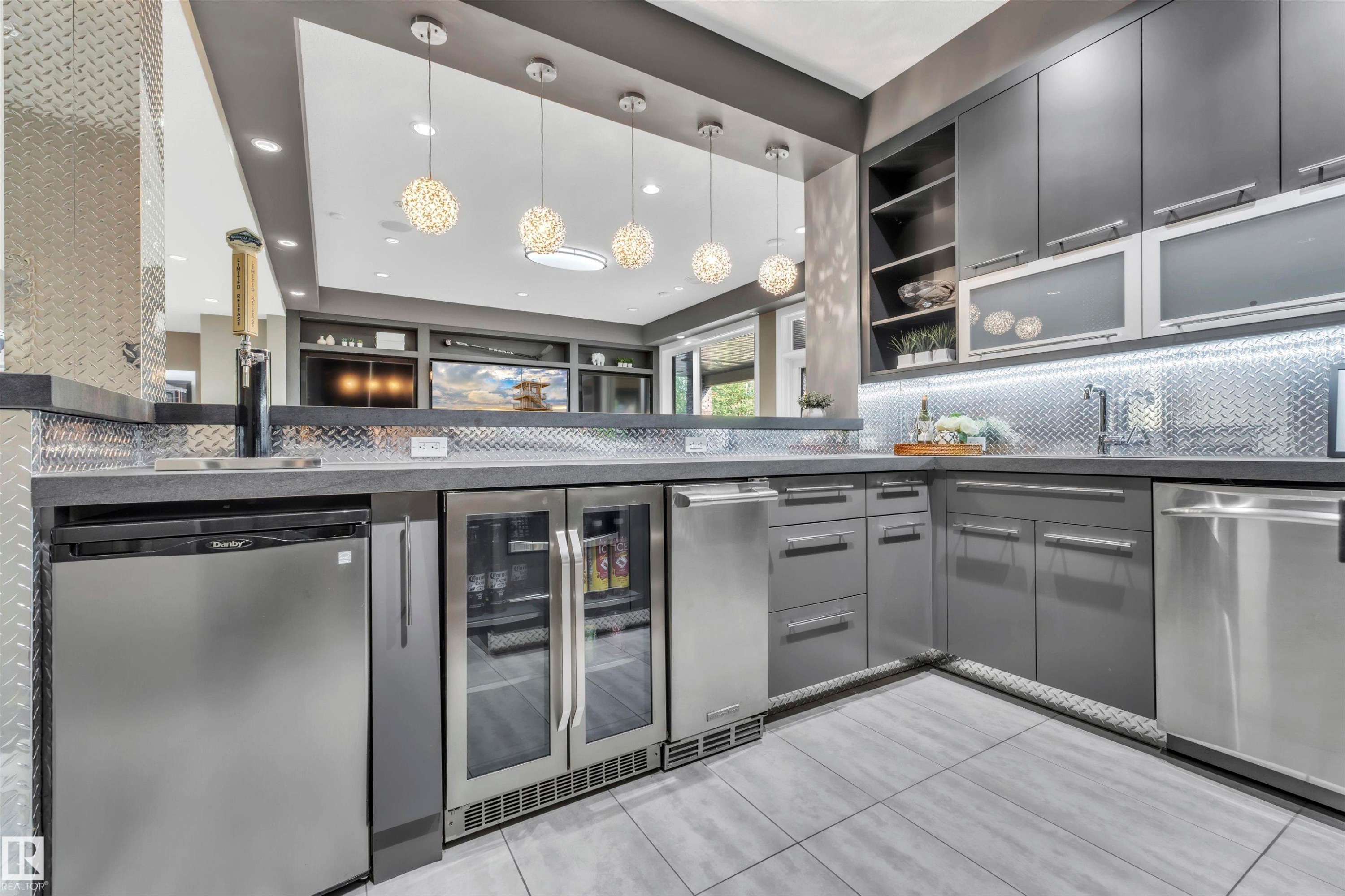 4727 Woolsey Common, Edmonton, AB - Indoor Photo Showing Kitchen With Upgraded Kitchen