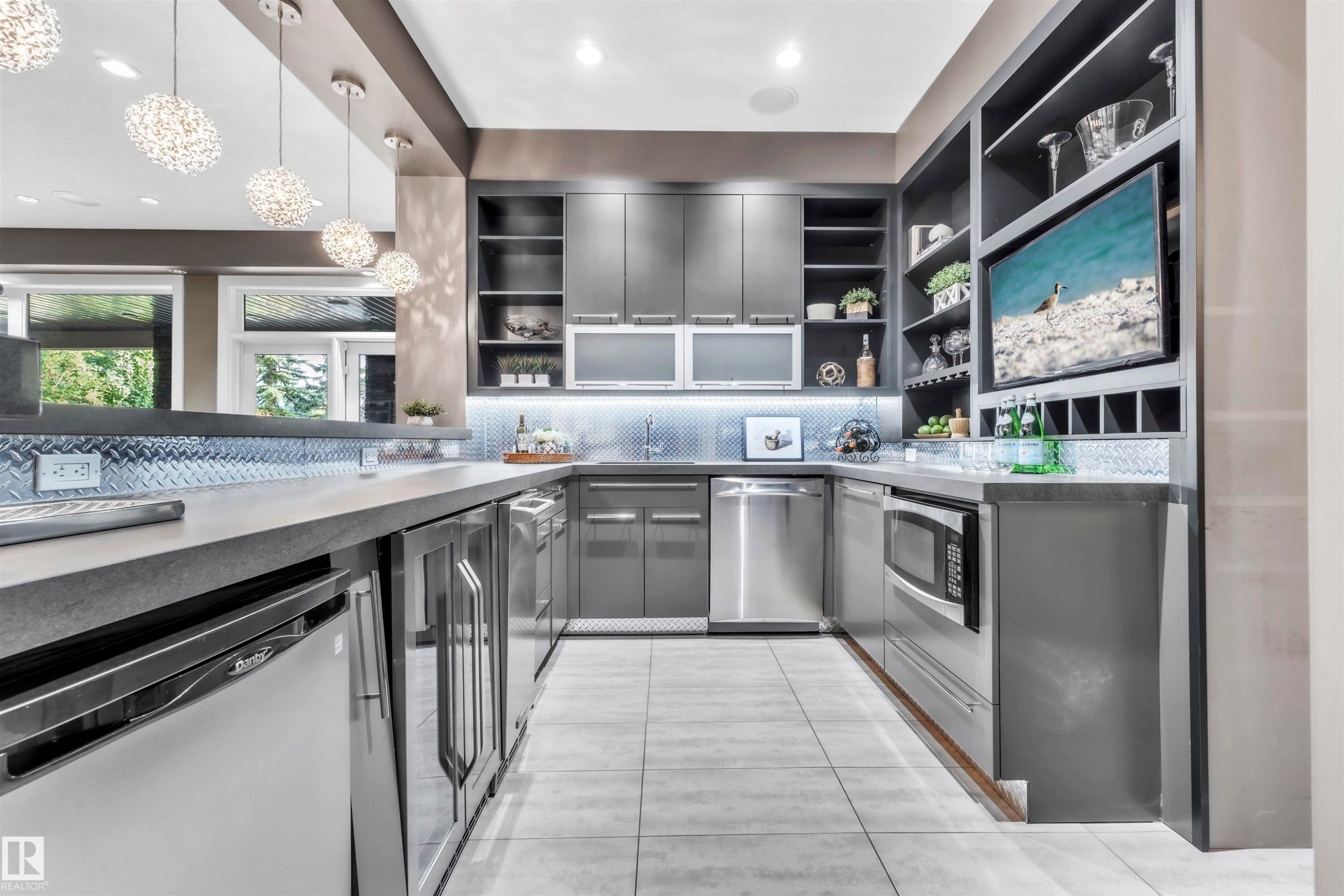4727 Woolsey Common, Edmonton, AB - Indoor Photo Showing Kitchen With Upgraded Kitchen