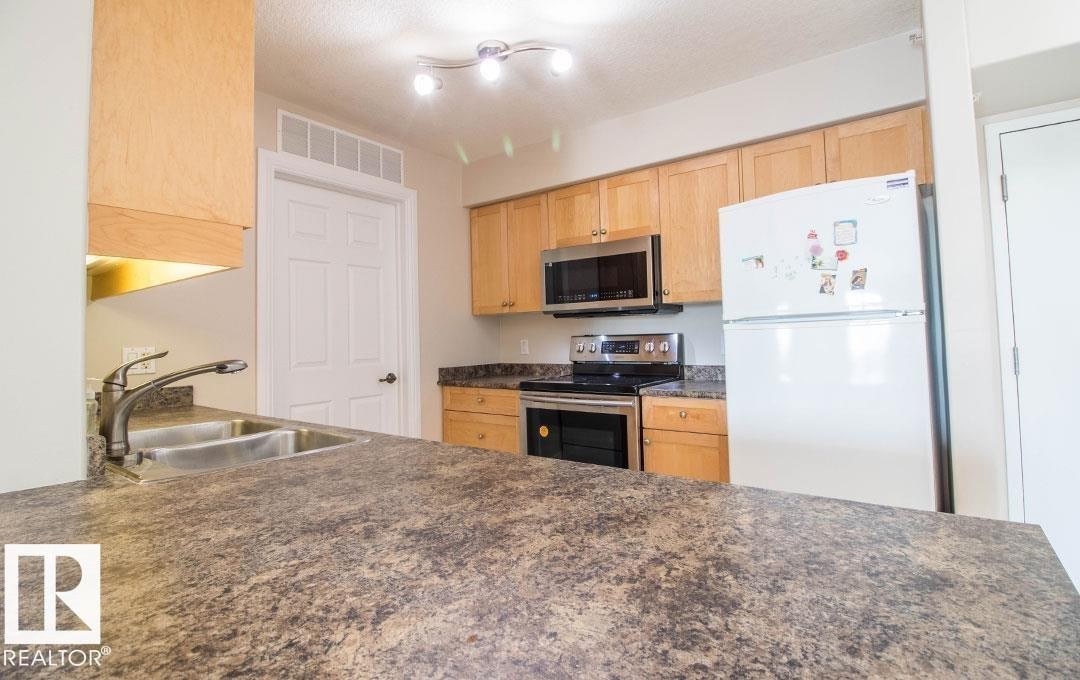 418 13111 140 Avenue, Edmonton, AB - Indoor Photo Showing Kitchen With Double Sink