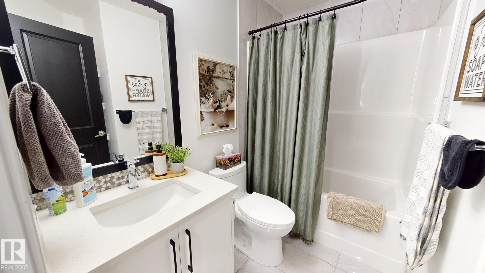 7217 Chivers Place, Edmonton, AB - Indoor Photo Showing Bathroom