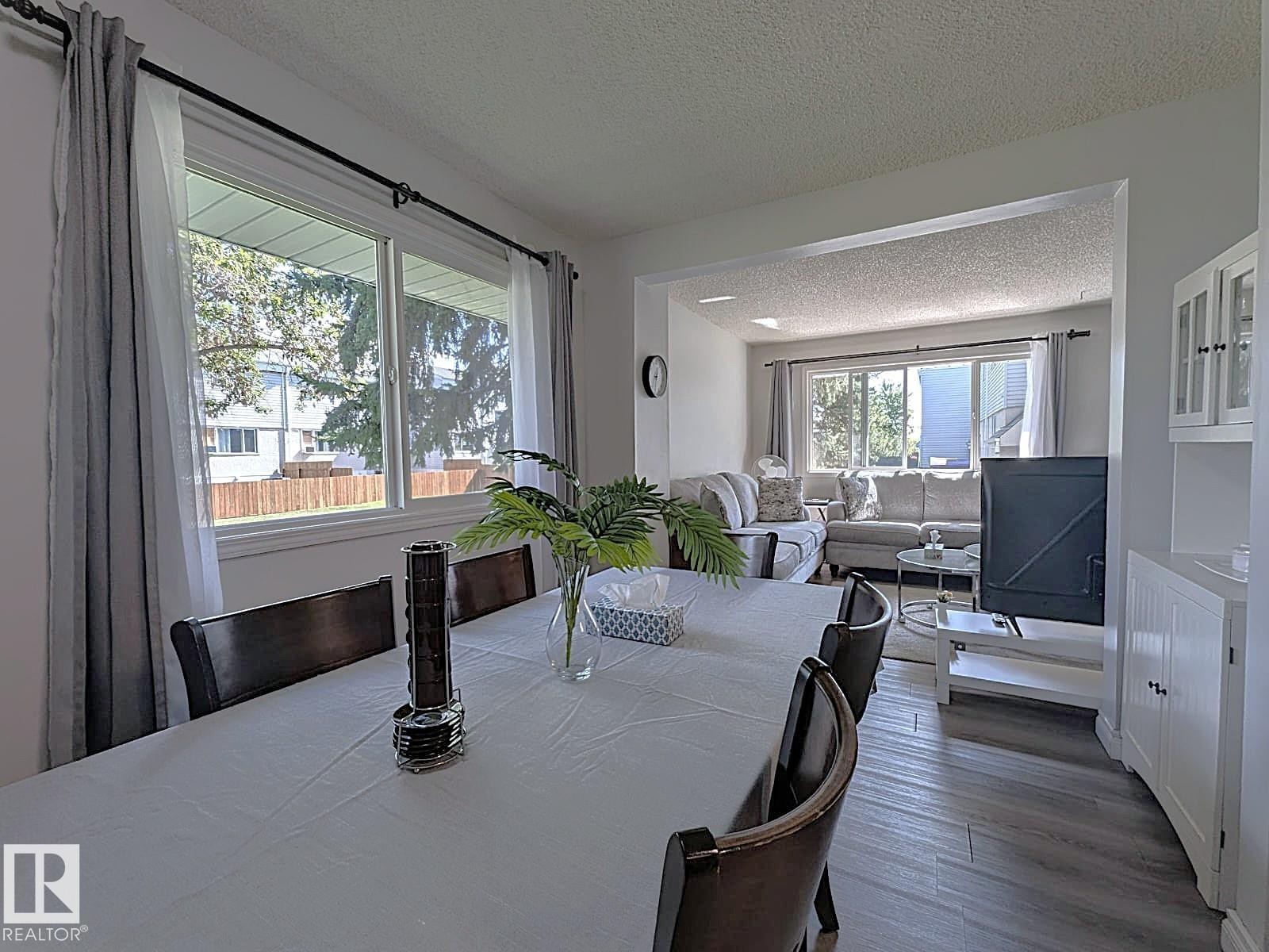 61 Mcleod Place, Edmonton, AB - Indoor Photo Showing Dining Room