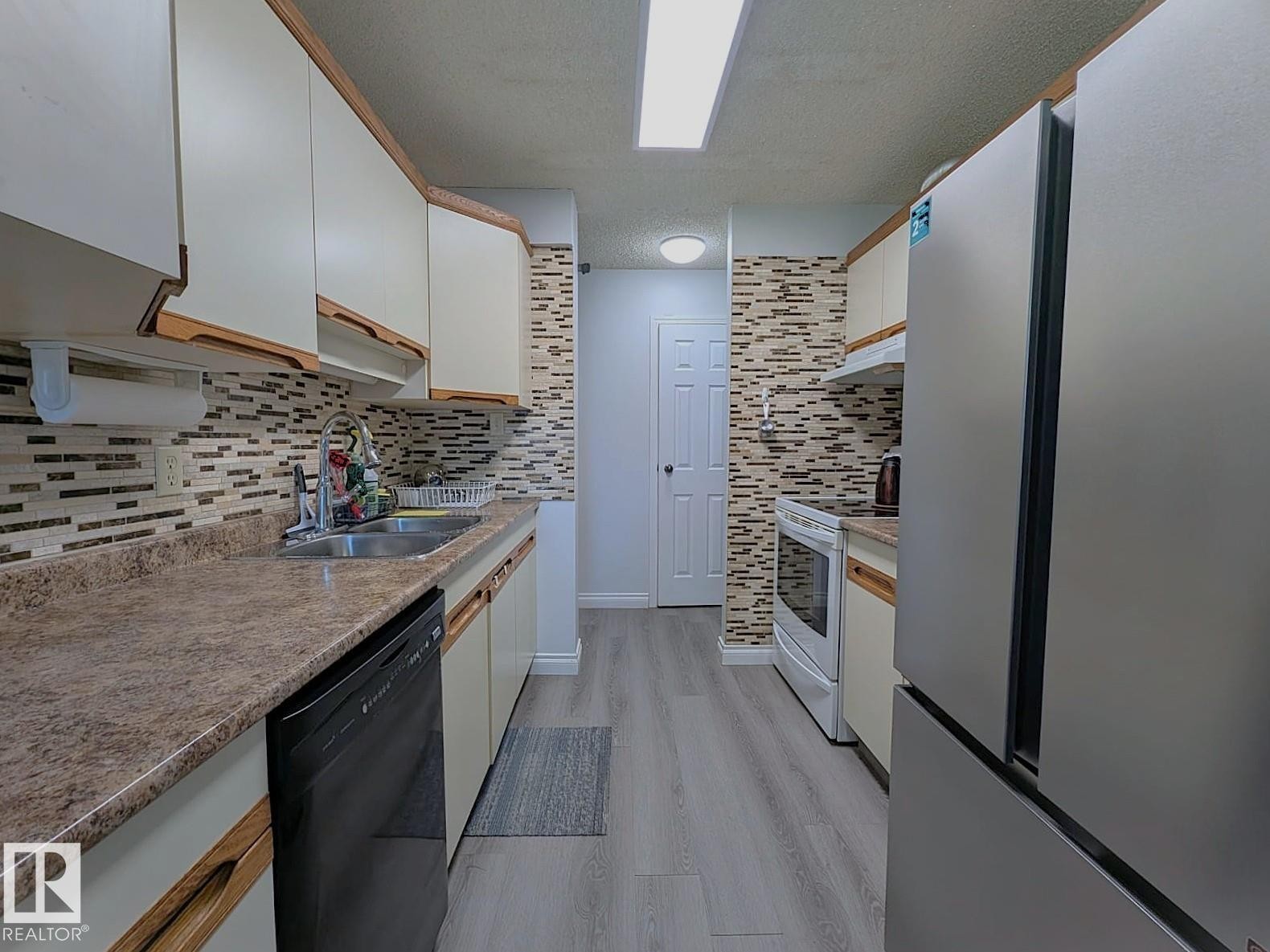 61 Mcleod Place, Edmonton, AB - Indoor Photo Showing Kitchen
