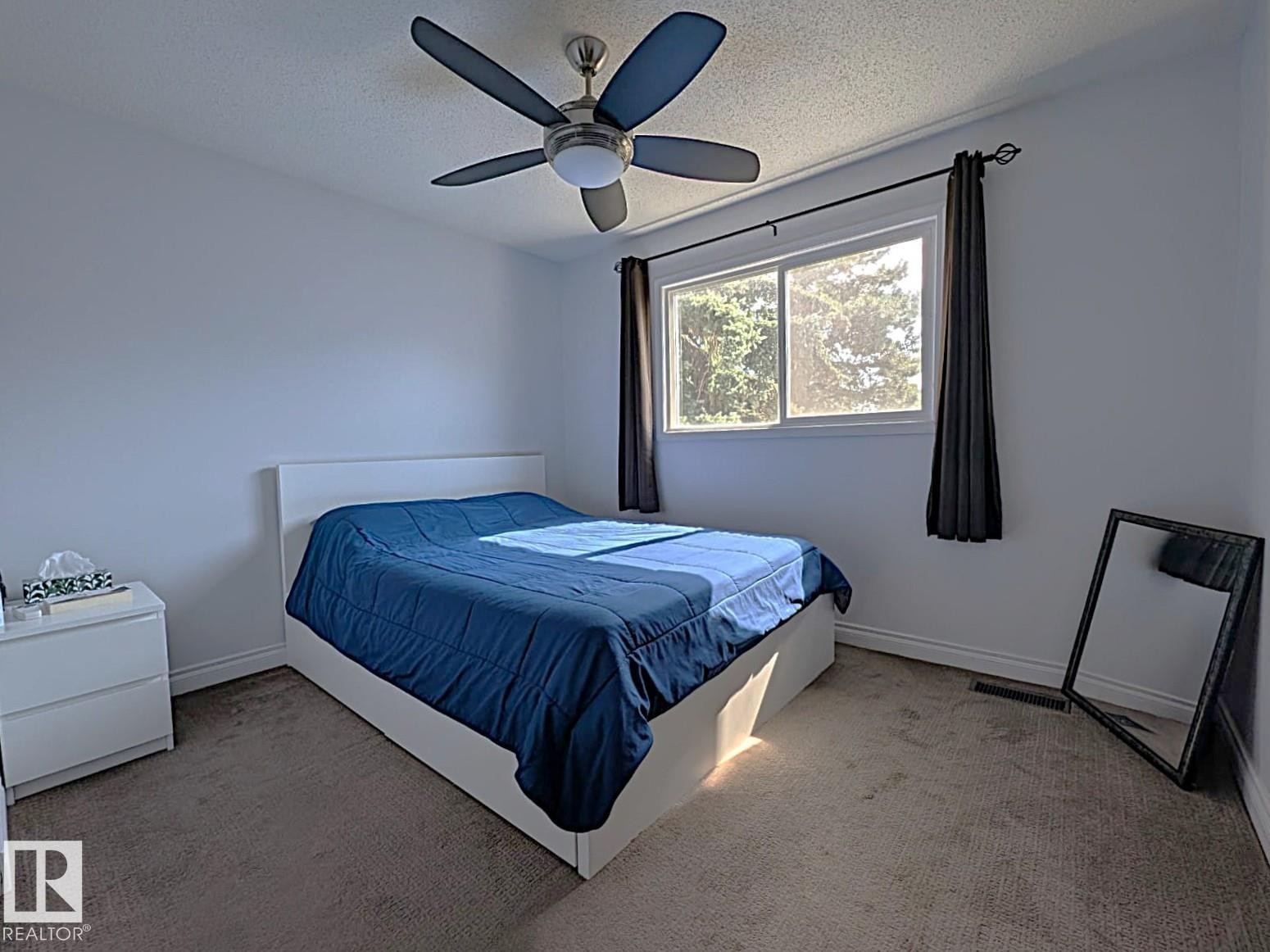 61 Mcleod Place, Edmonton, AB - Indoor Photo Showing Bedroom
