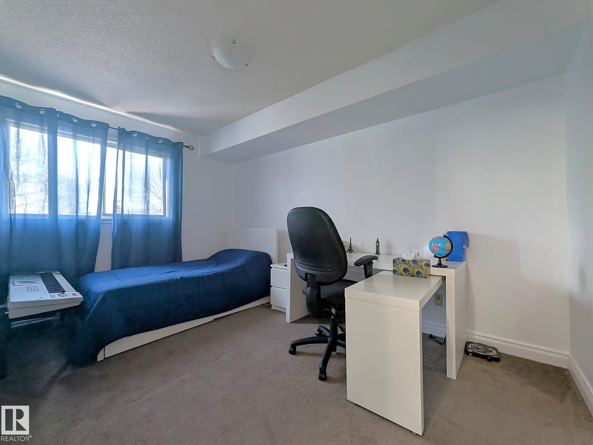 61 Mcleod Place, Edmonton, AB - Indoor Photo Showing Other Room