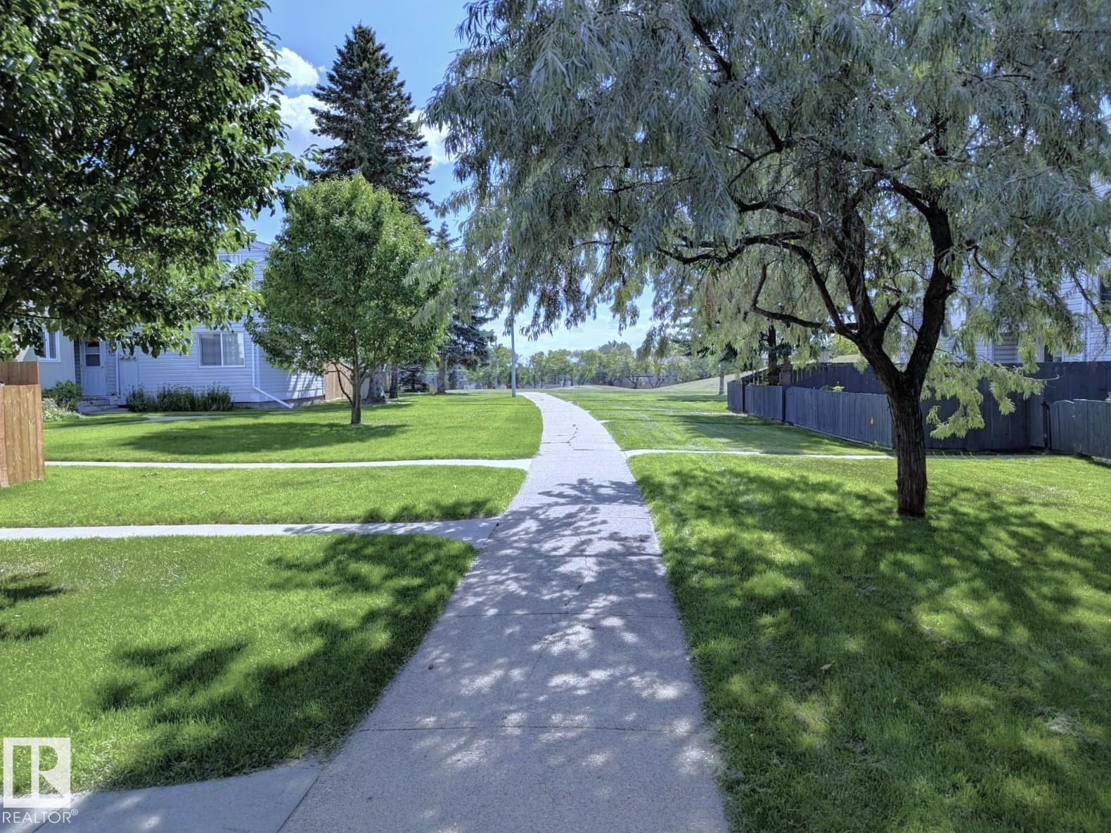 61 Mcleod Place, Edmonton, AB - Outdoor