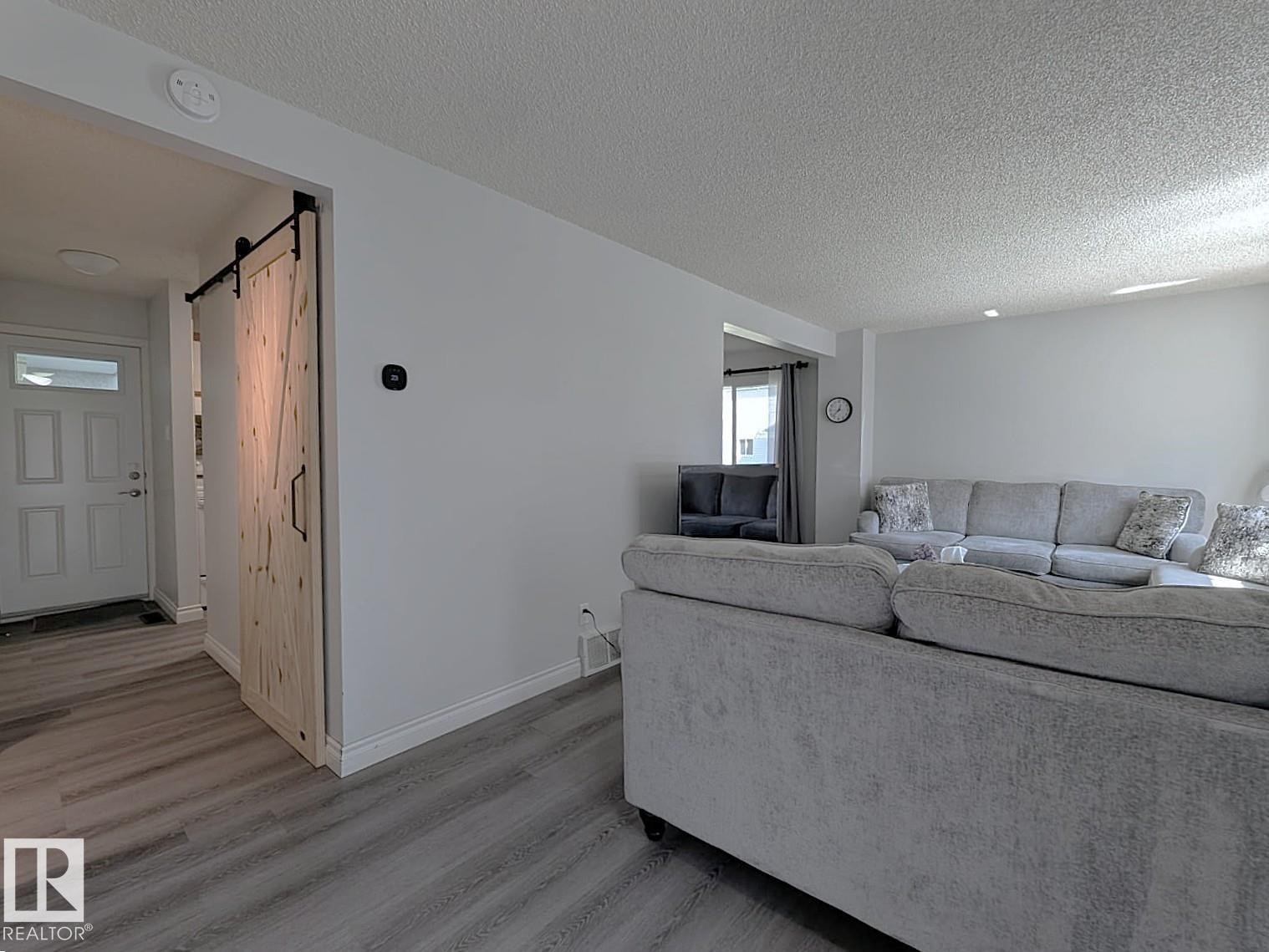 61 Mcleod Place, Edmonton, AB - Indoor Photo Showing Living Room