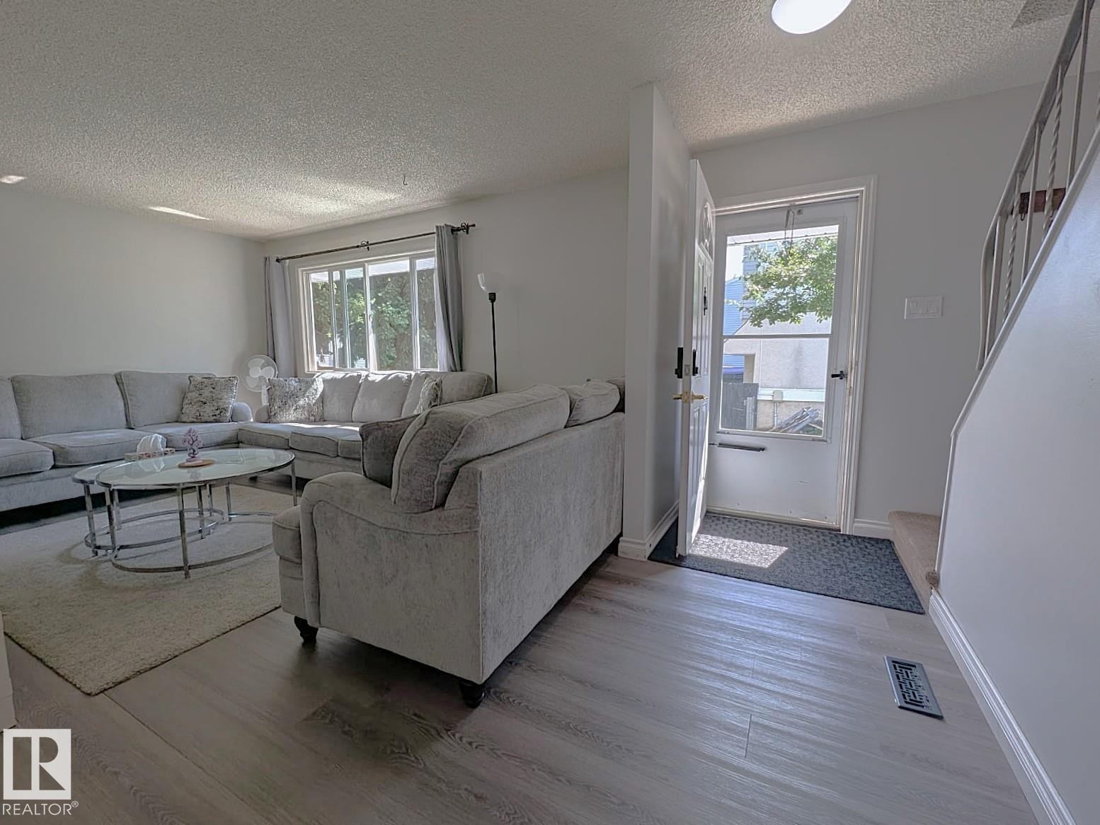 61 Mcleod Place, Edmonton, AB - Indoor Photo Showing Living Room