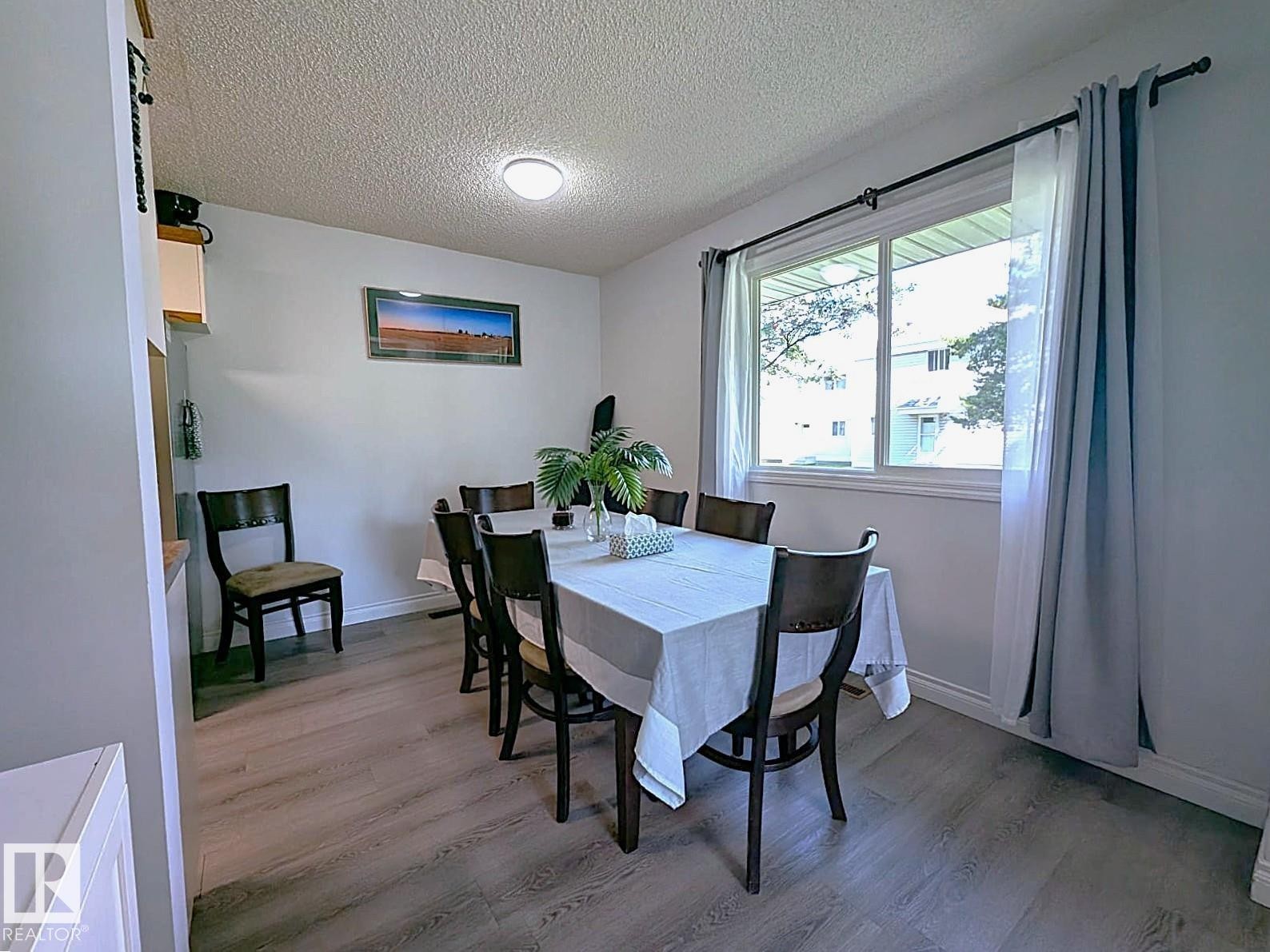 61 Mcleod Place, Edmonton, AB - Indoor Photo Showing Dining Room