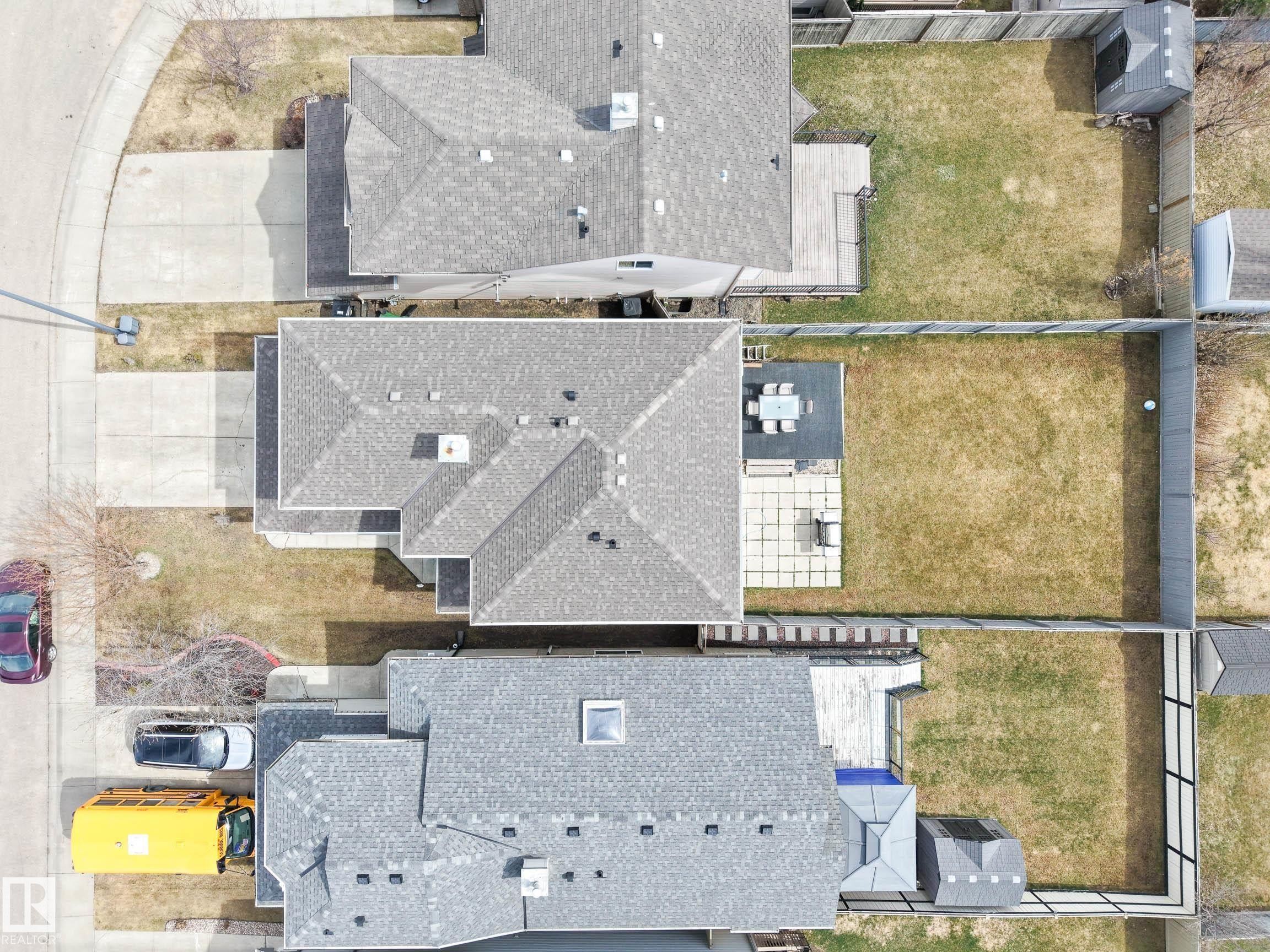 Expansive backyard featuring a large grass area, a paved patio, and a dedicated outdoor dining space - 7723 7A Avenue, Edmonton, AB - Outdoor