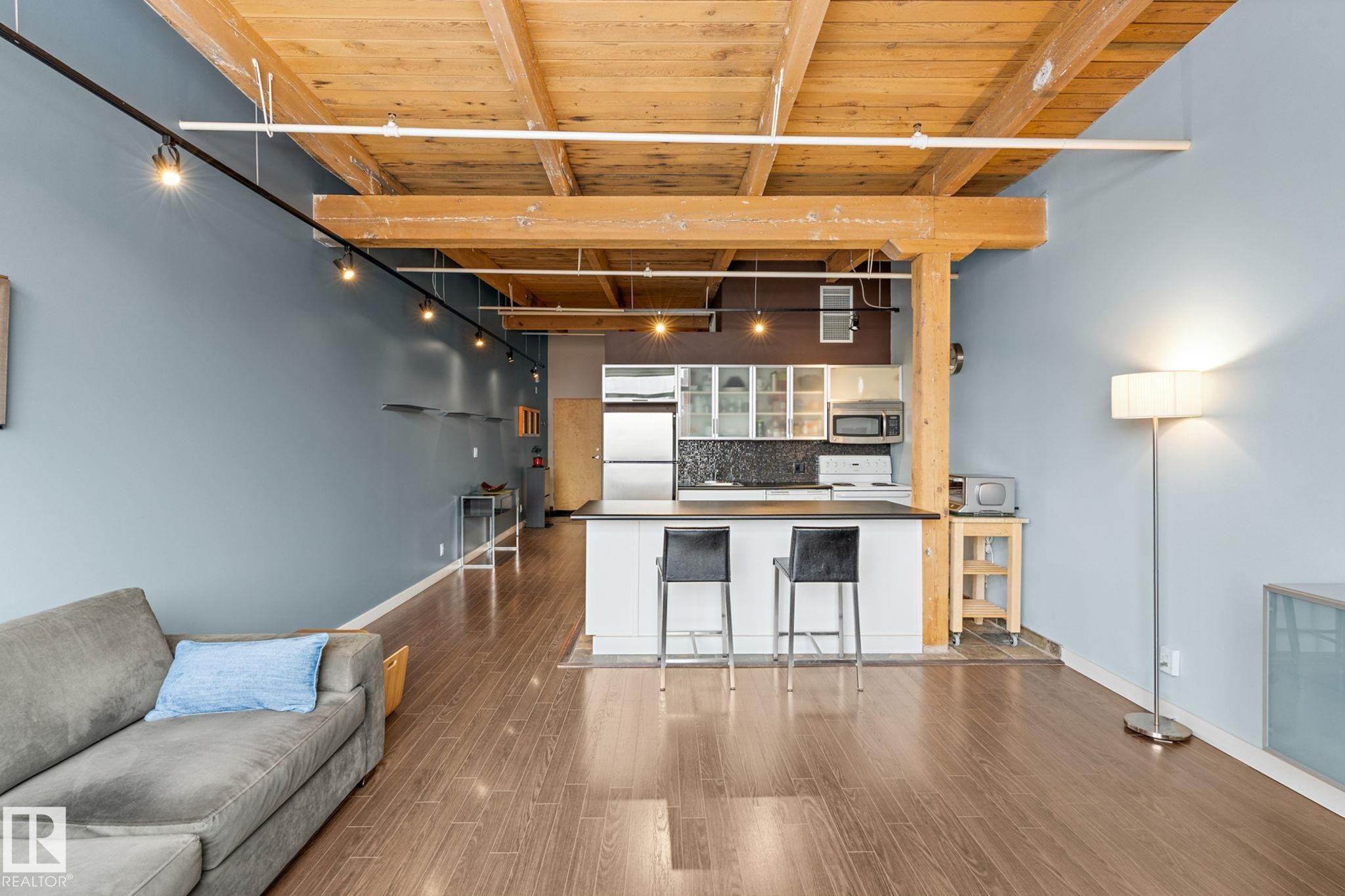 #213 10309 107 St Nw, Edmonton, AB - Indoor