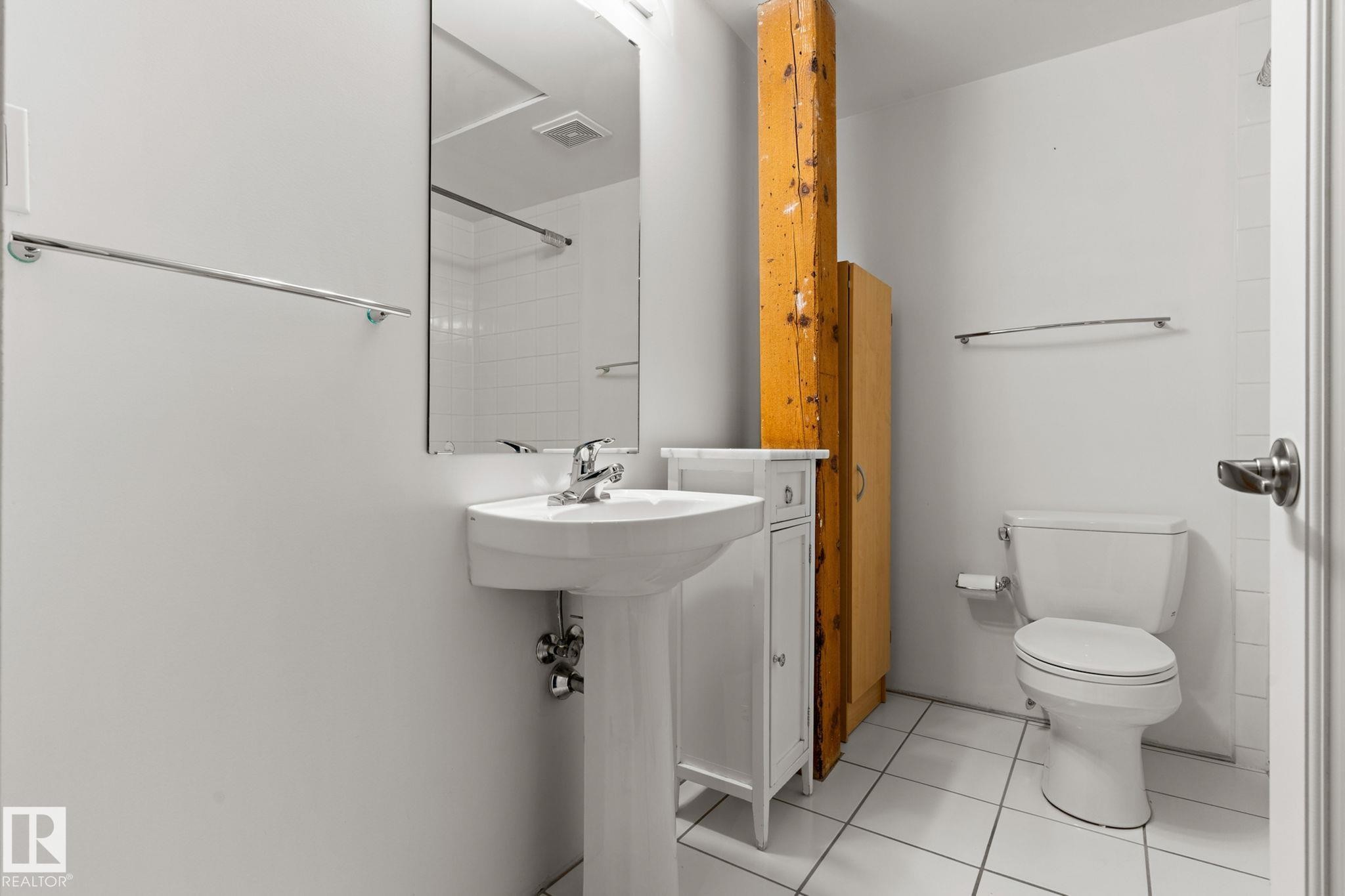 #213 10309 107 St Nw, Edmonton, AB - Indoor Photo Showing Bathroom