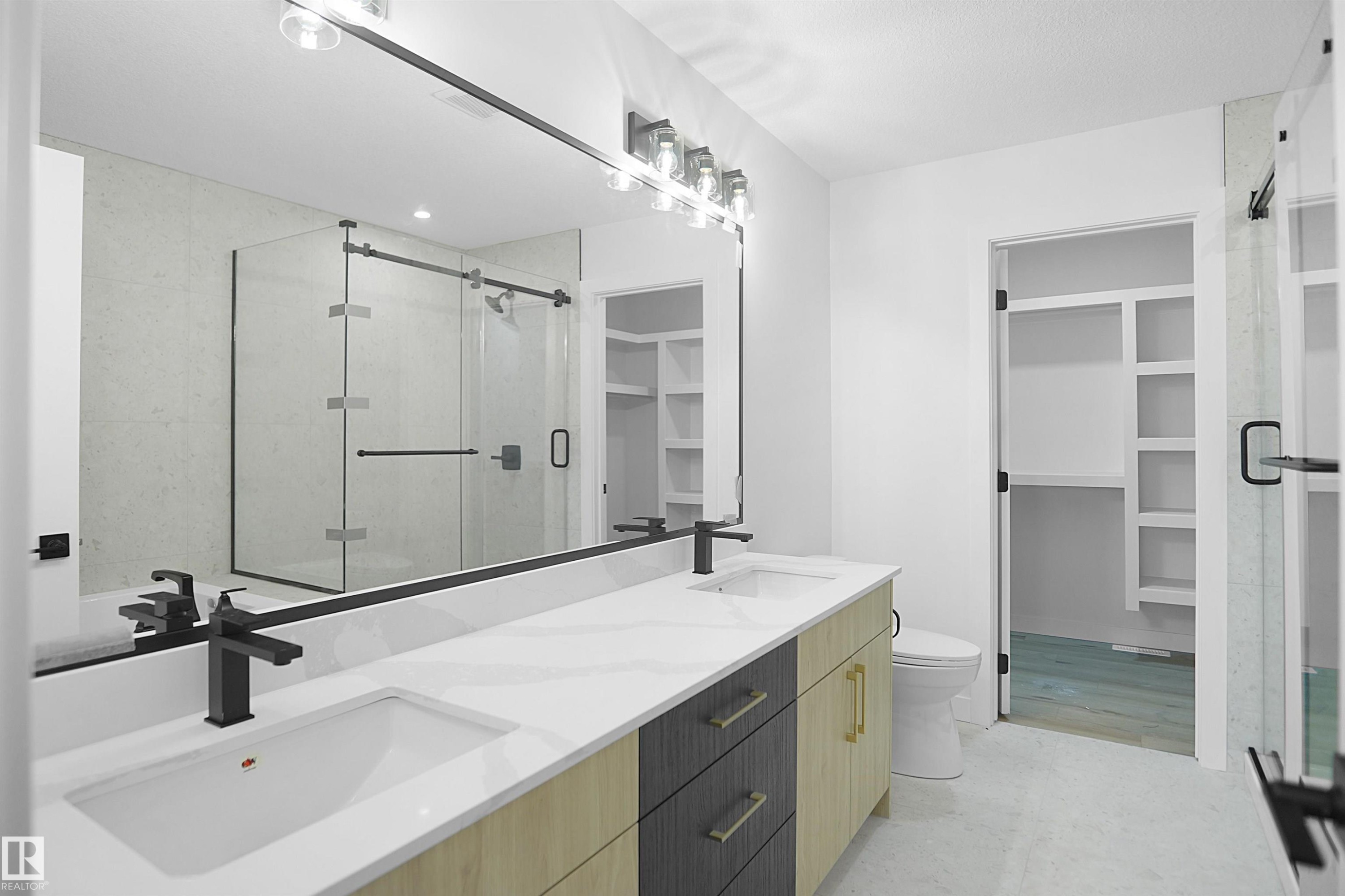 117 Peirwyck Loop, Spruce Grove, AB - Indoor Photo Showing Bathroom
