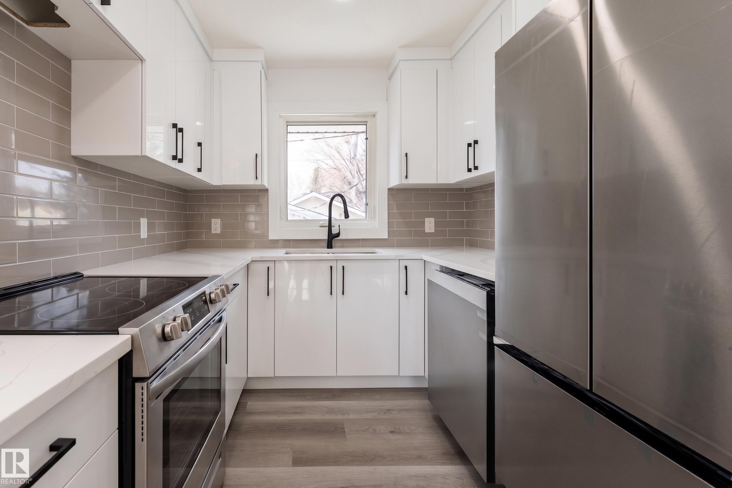 11844 St Albert Trail, Edmonton, AB - Indoor Photo Showing Kitchen With Upgraded Kitchen