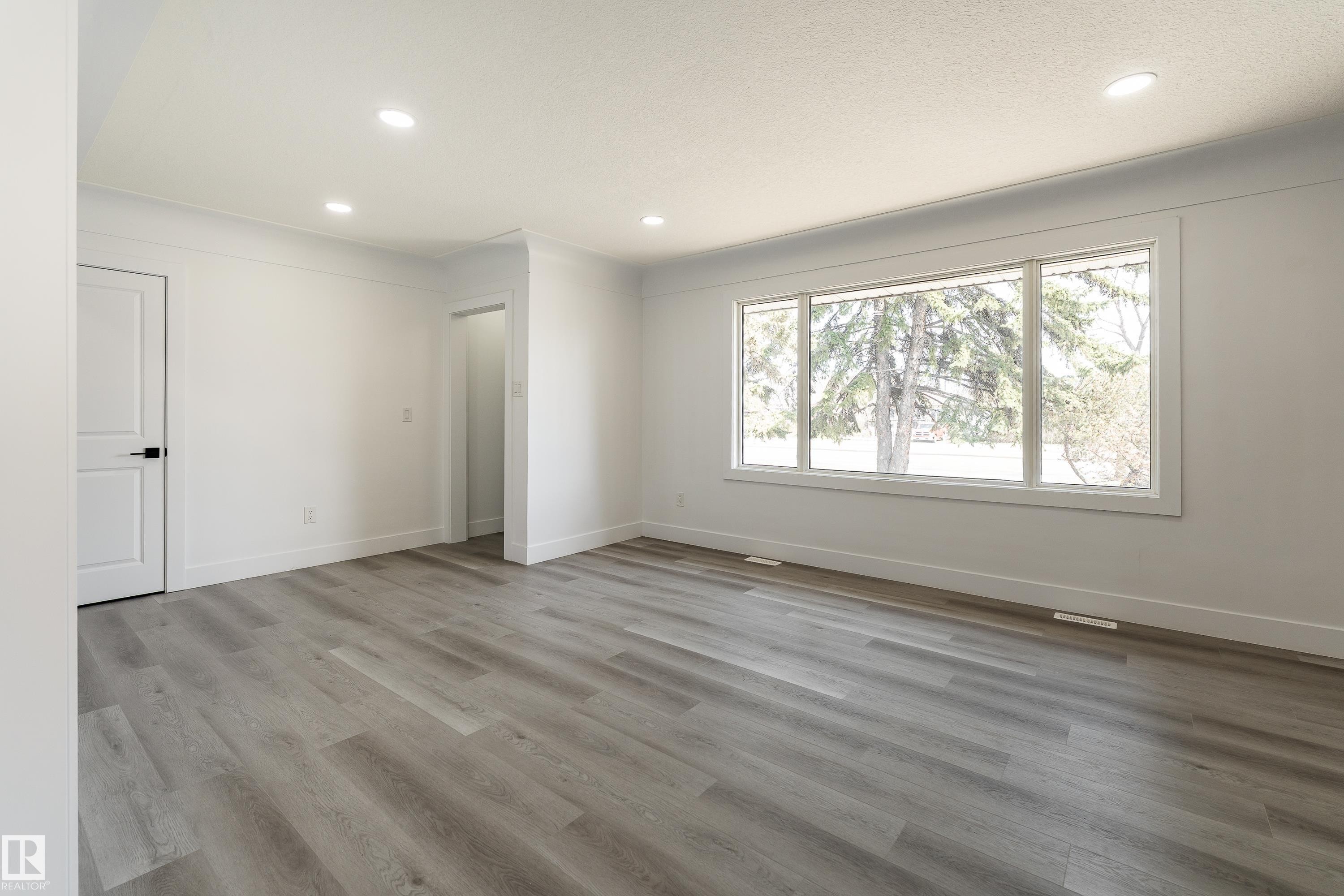 11844 St Albert Trail, Edmonton, AB - Indoor Photo Showing Other Room
