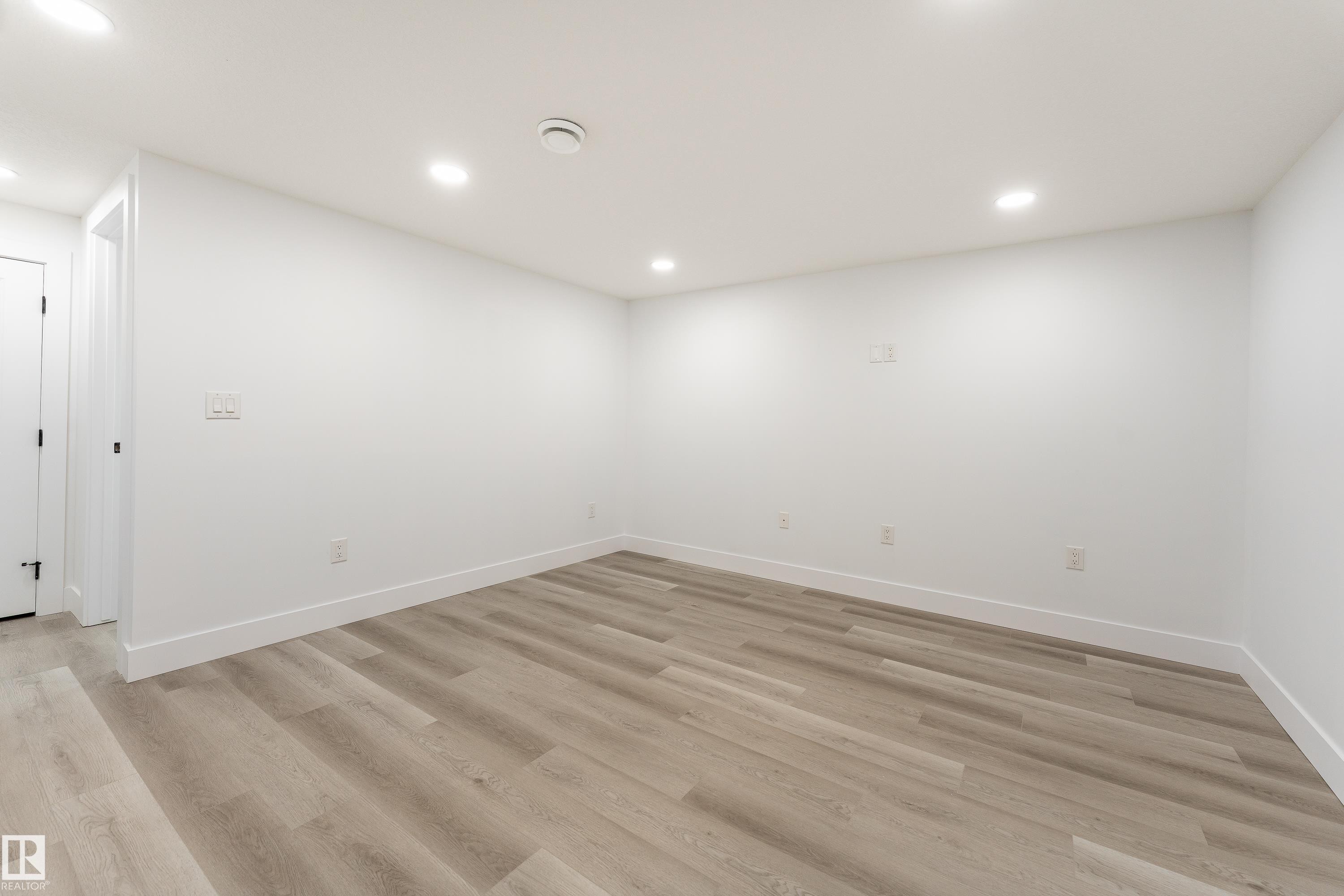 11844 St Albert Trail, Edmonton, AB - Indoor Photo Showing Other Room