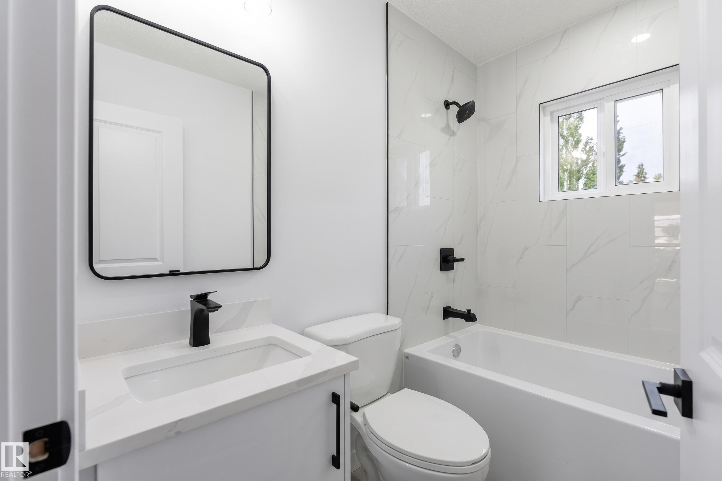 11844 St Albert Trail, Edmonton, AB - Indoor Photo Showing Bathroom