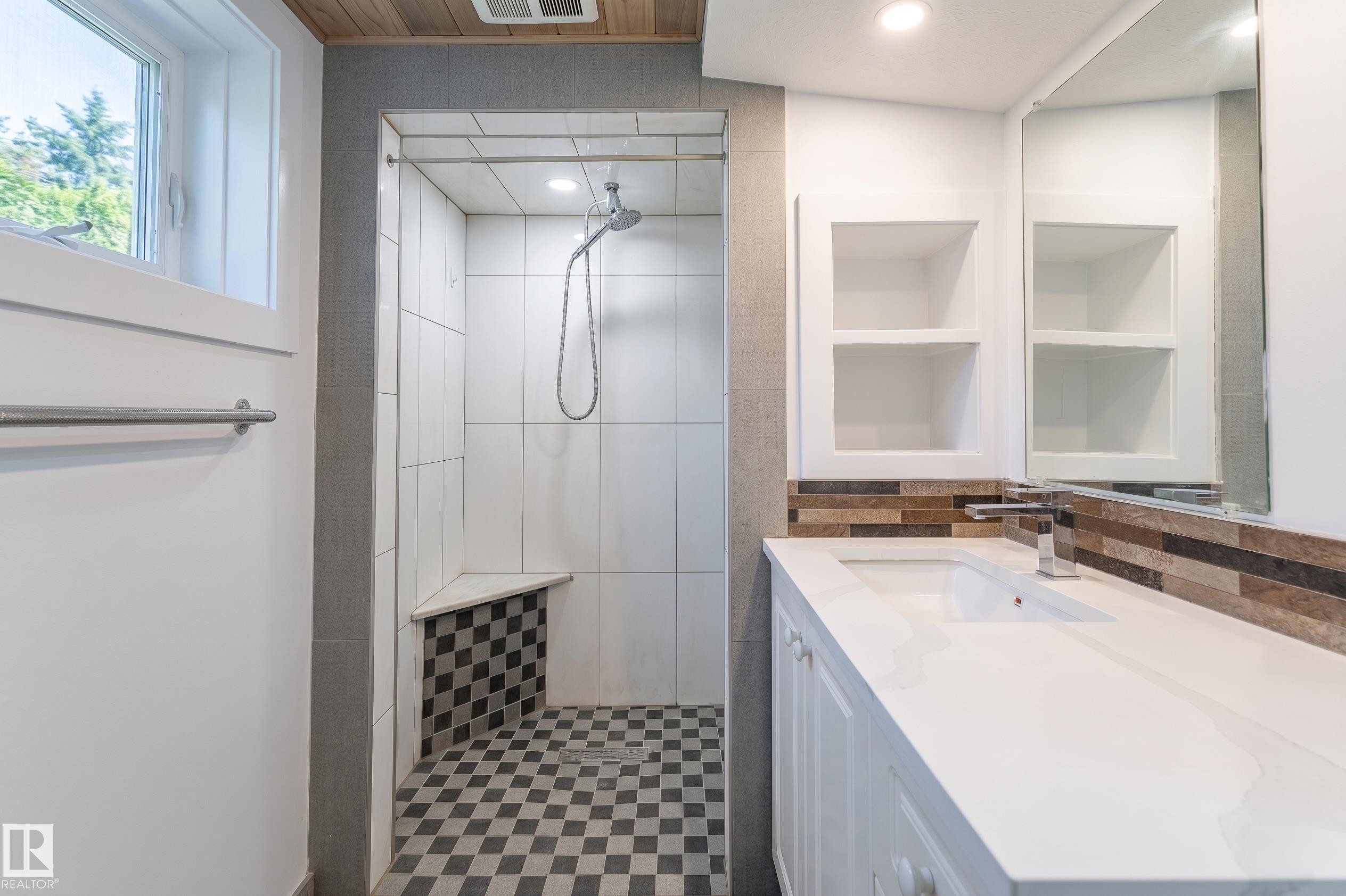 11844 St Albert Trail, Edmonton, AB - Indoor Photo Showing Bathroom