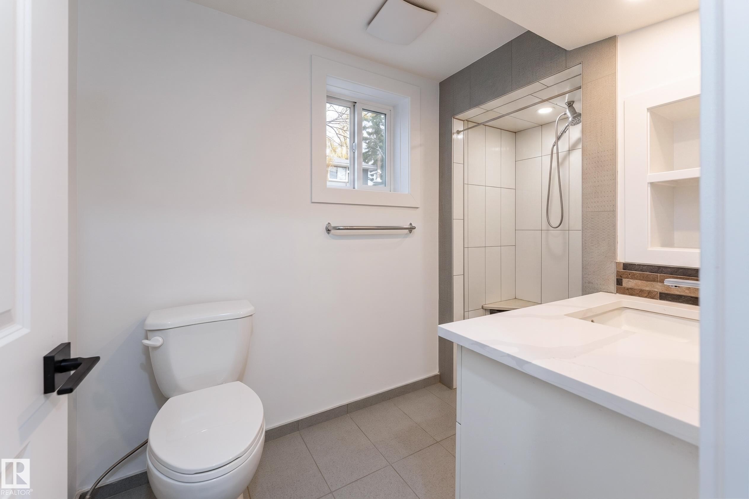 11844 St Albert Trail, Edmonton, AB - Indoor Photo Showing Bathroom