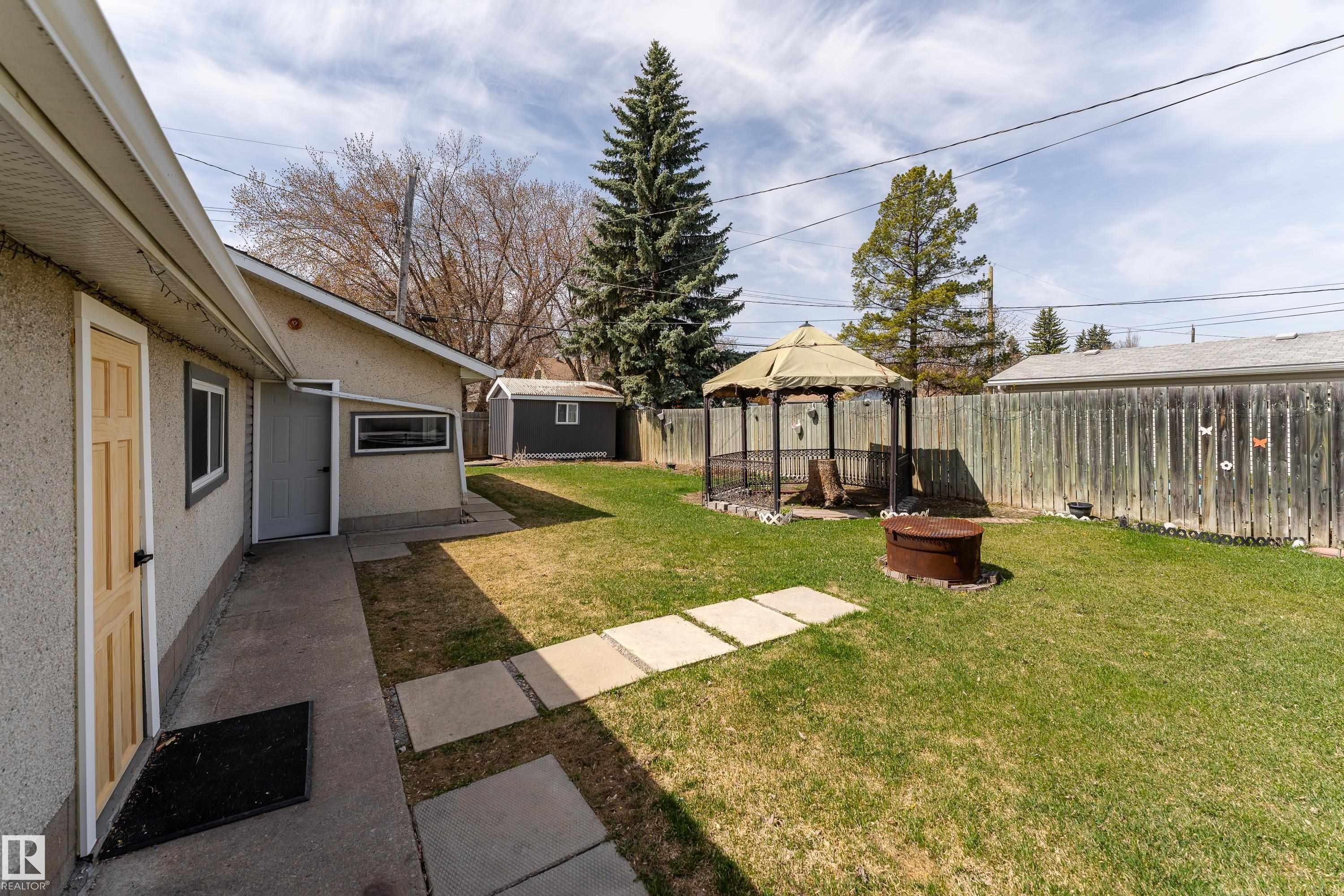 11844 St Albert Trail, Edmonton, AB - Outdoor
