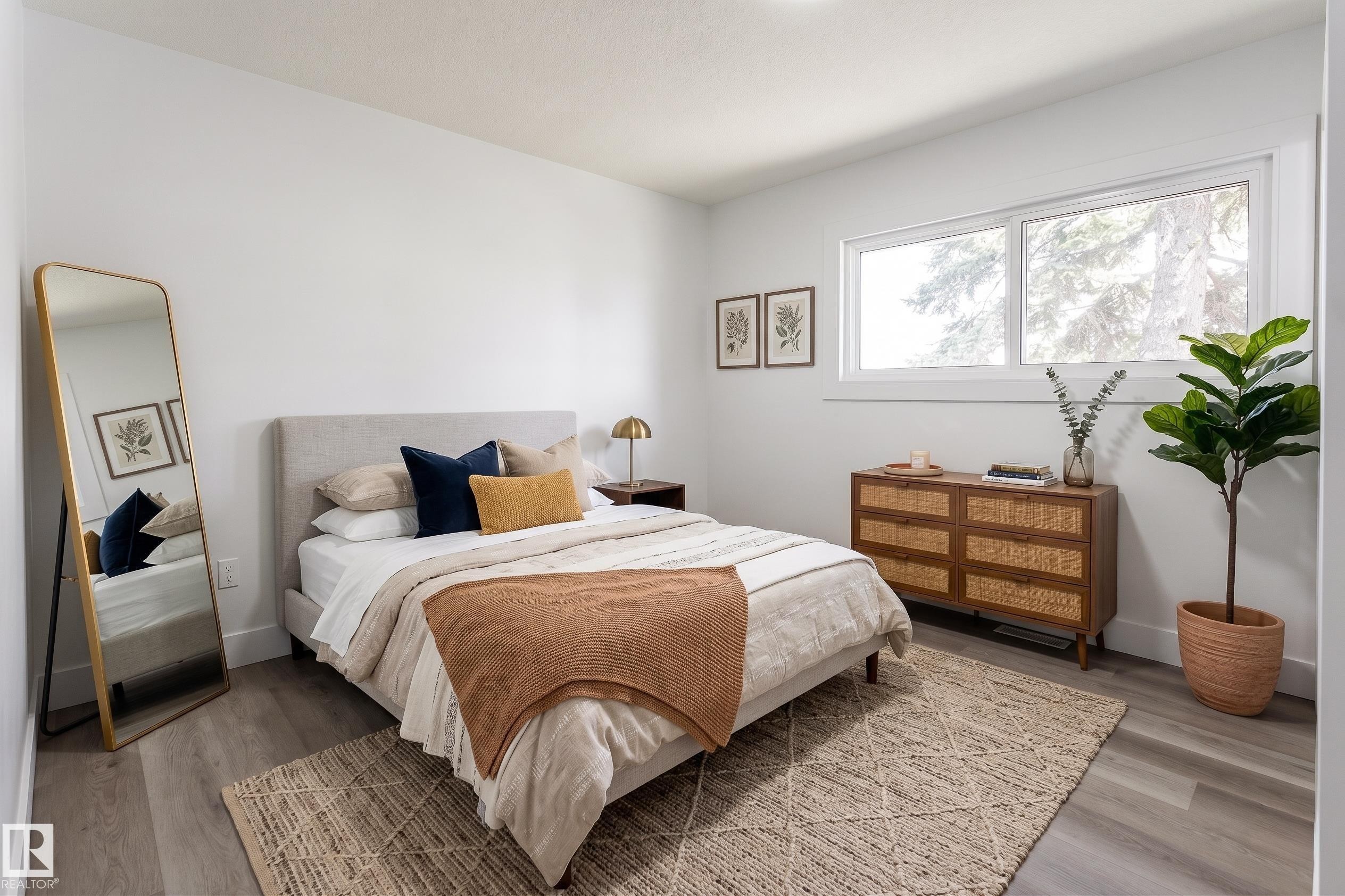 11844 St Albert Trail, Edmonton, AB - Indoor Photo Showing Bedroom