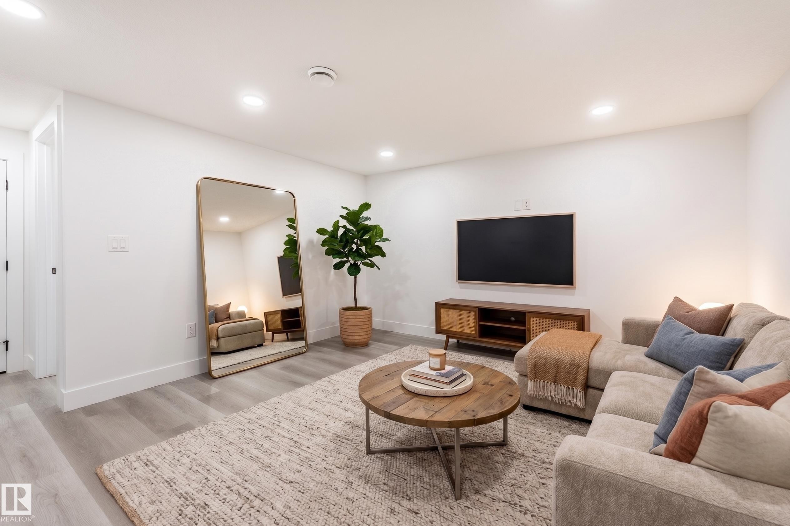 11844 St Albert Trail, Edmonton, AB - Indoor Photo Showing Living Room