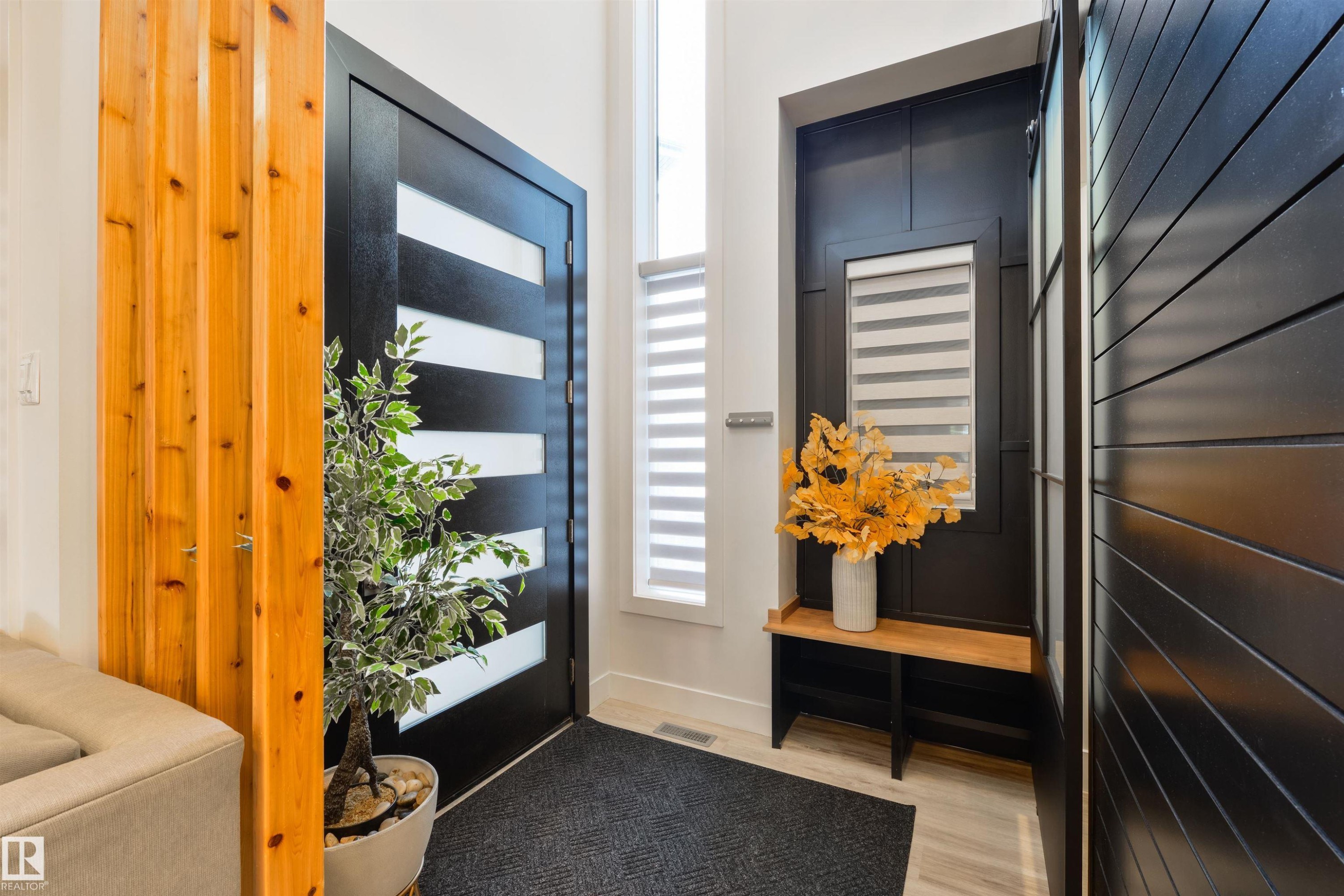 219 37 Street, Edmonton, AB - Indoor Photo Showing Other Room