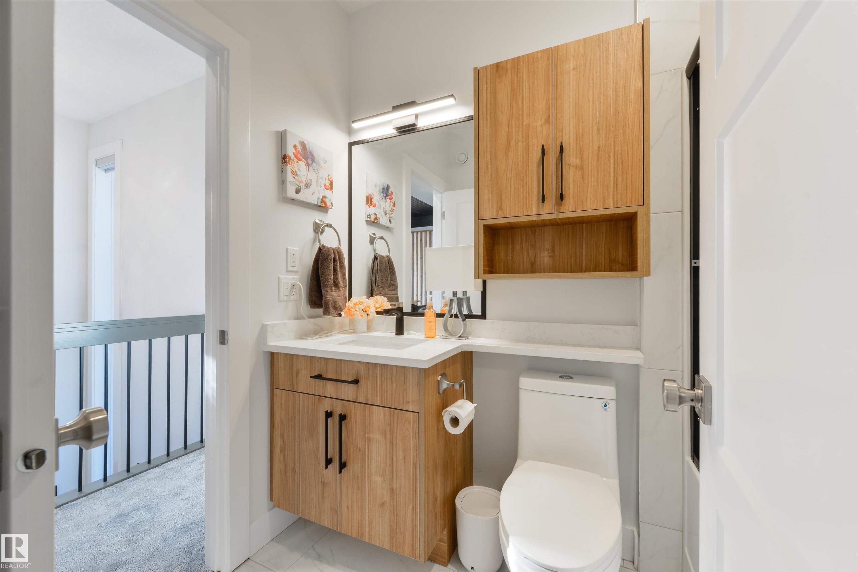 219 37 Street, Edmonton, AB - Indoor Photo Showing Bathroom