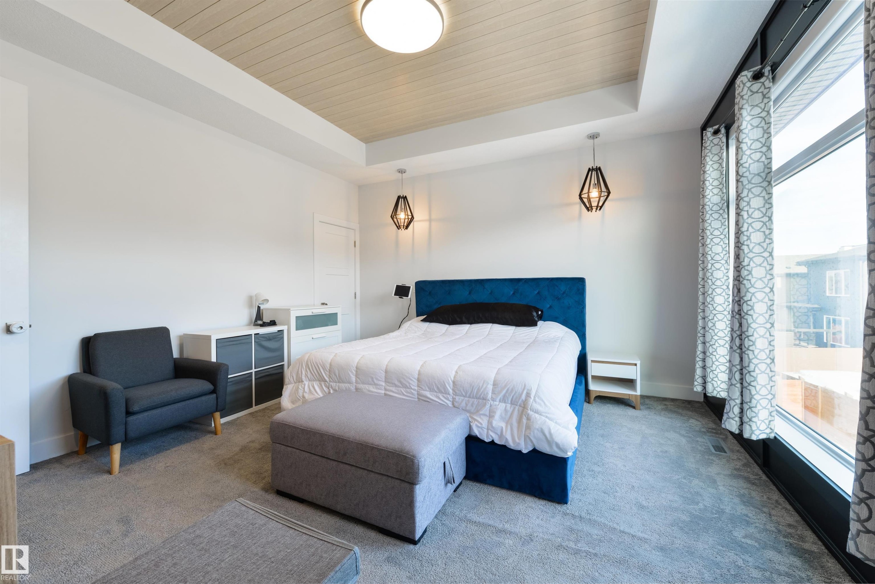 219 37 Street, Edmonton, AB - Indoor Photo Showing Bedroom