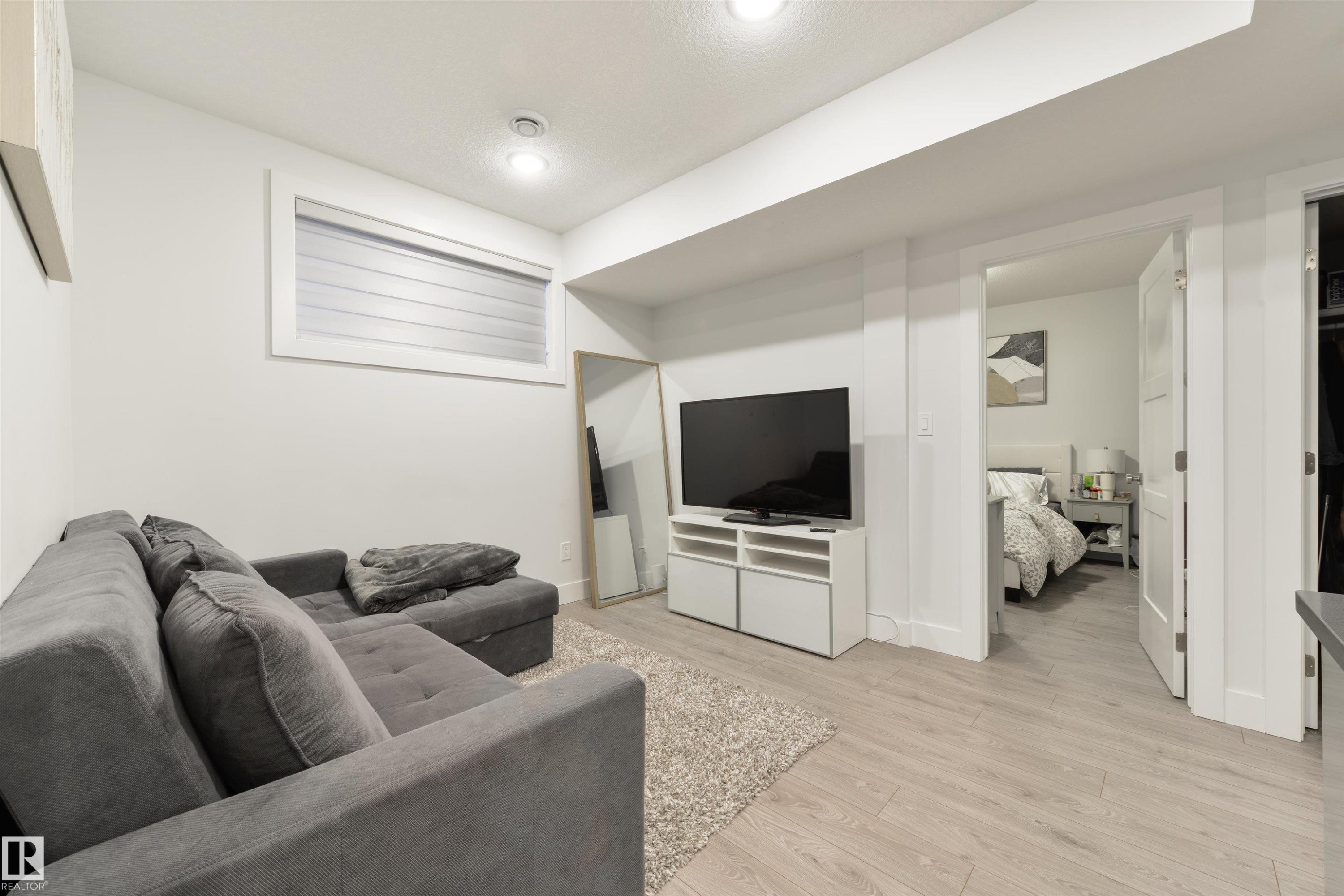 219 37 Street, Edmonton, AB - Indoor