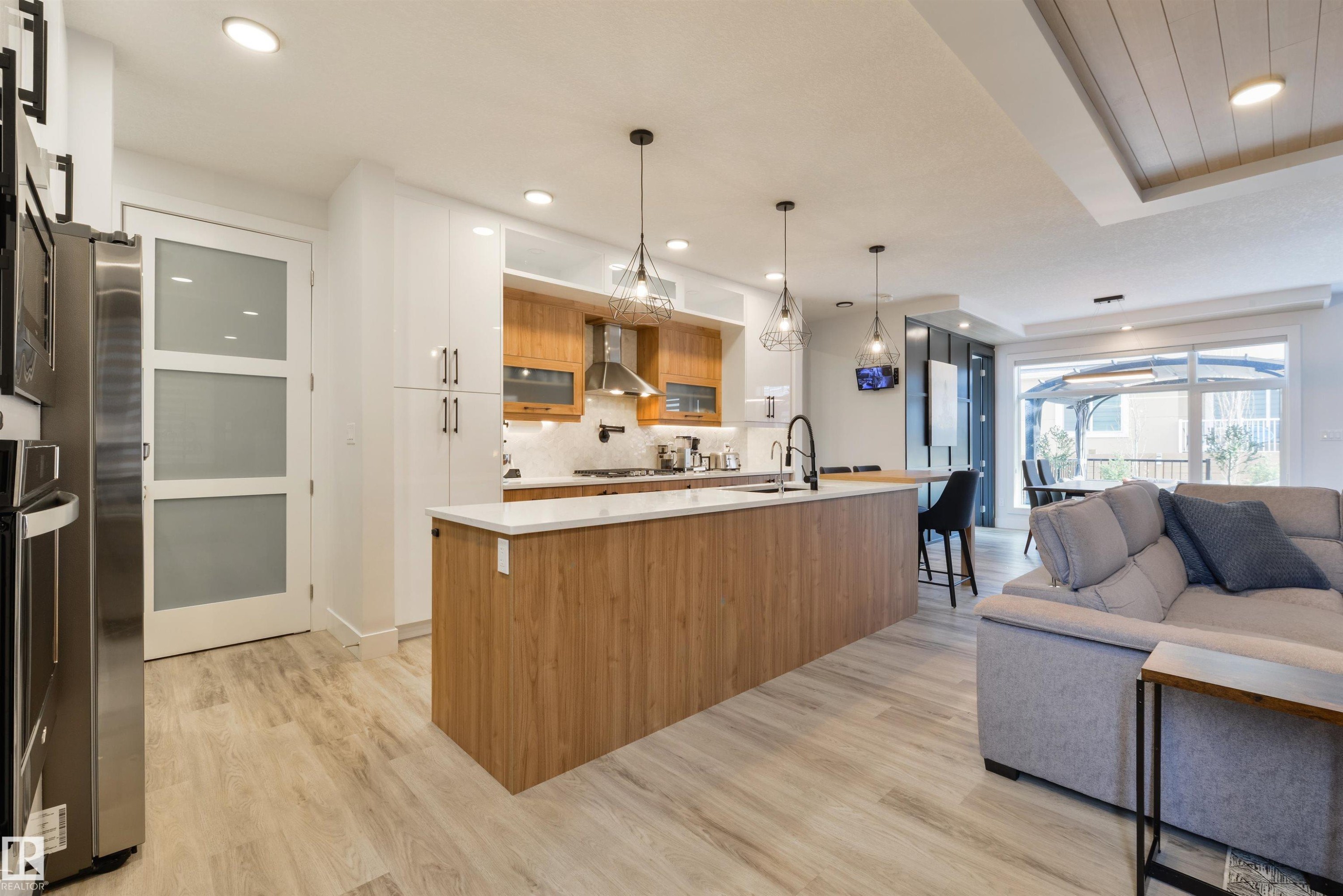 219 37 Street, Edmonton, AB - Indoor