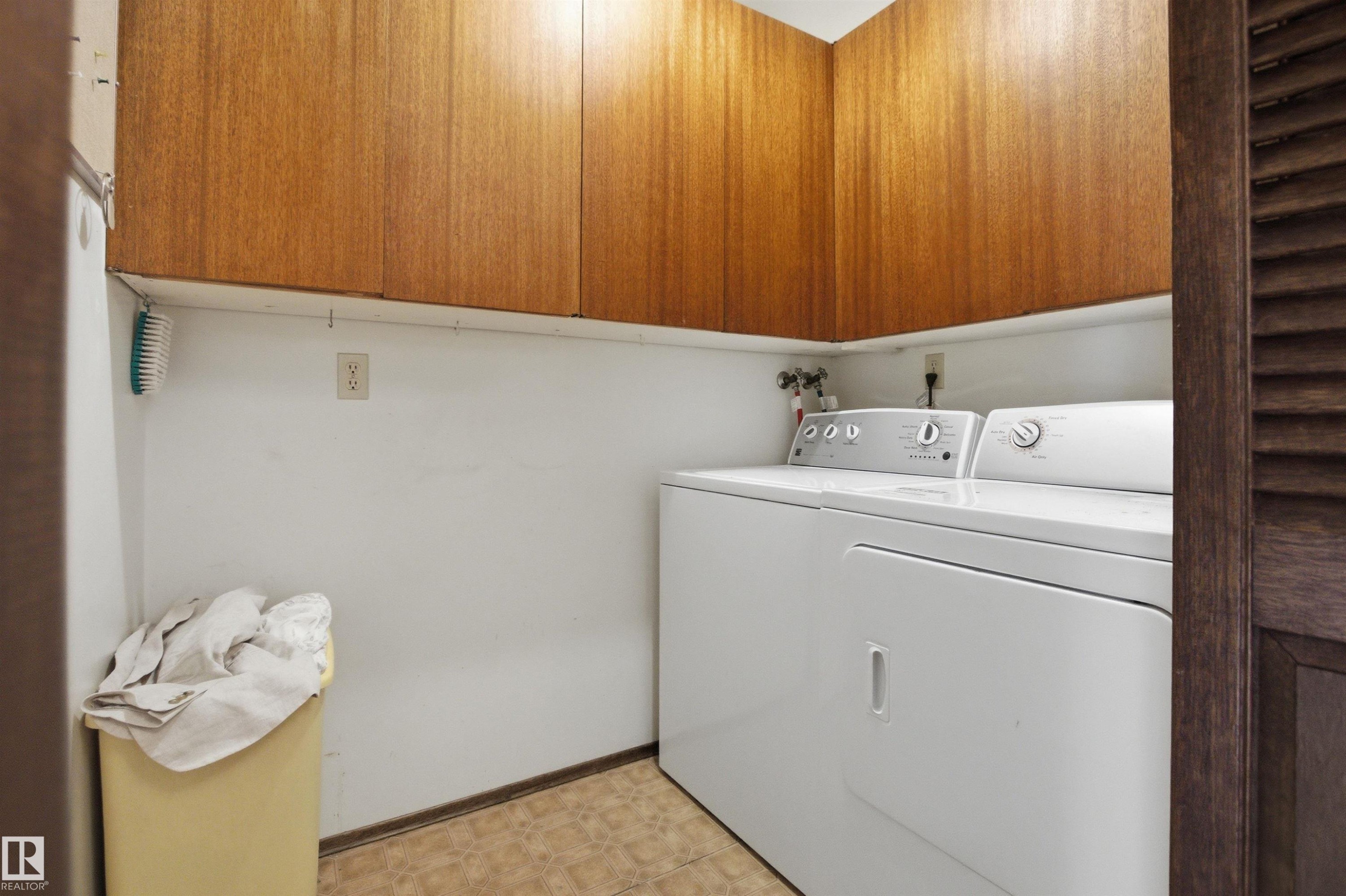 13222 116 Street, Edmonton, AB - Indoor Photo Showing Laundry Room