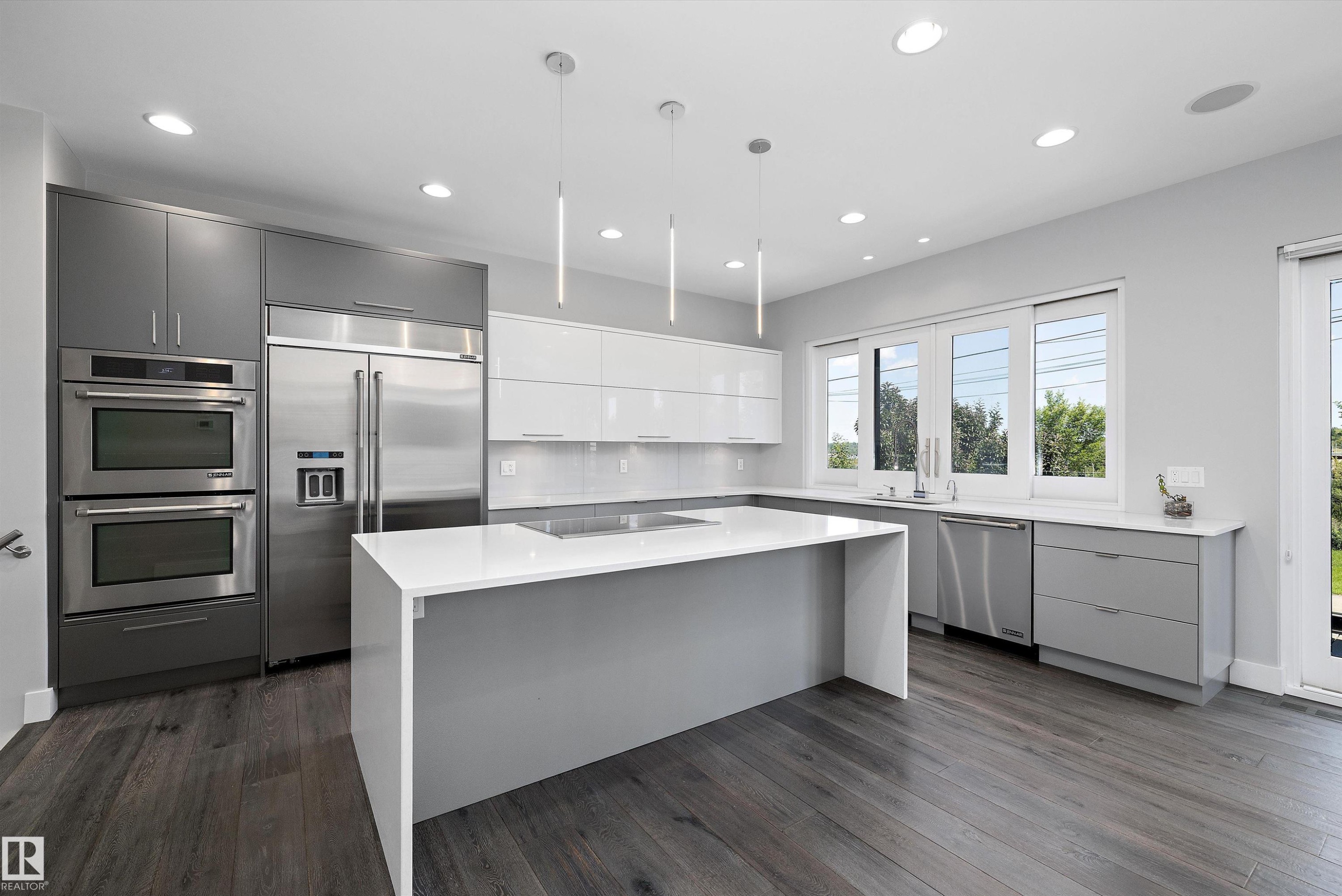 9509 99B Street, Edmonton, AB - Indoor Photo Showing Kitchen With Upgraded Kitchen