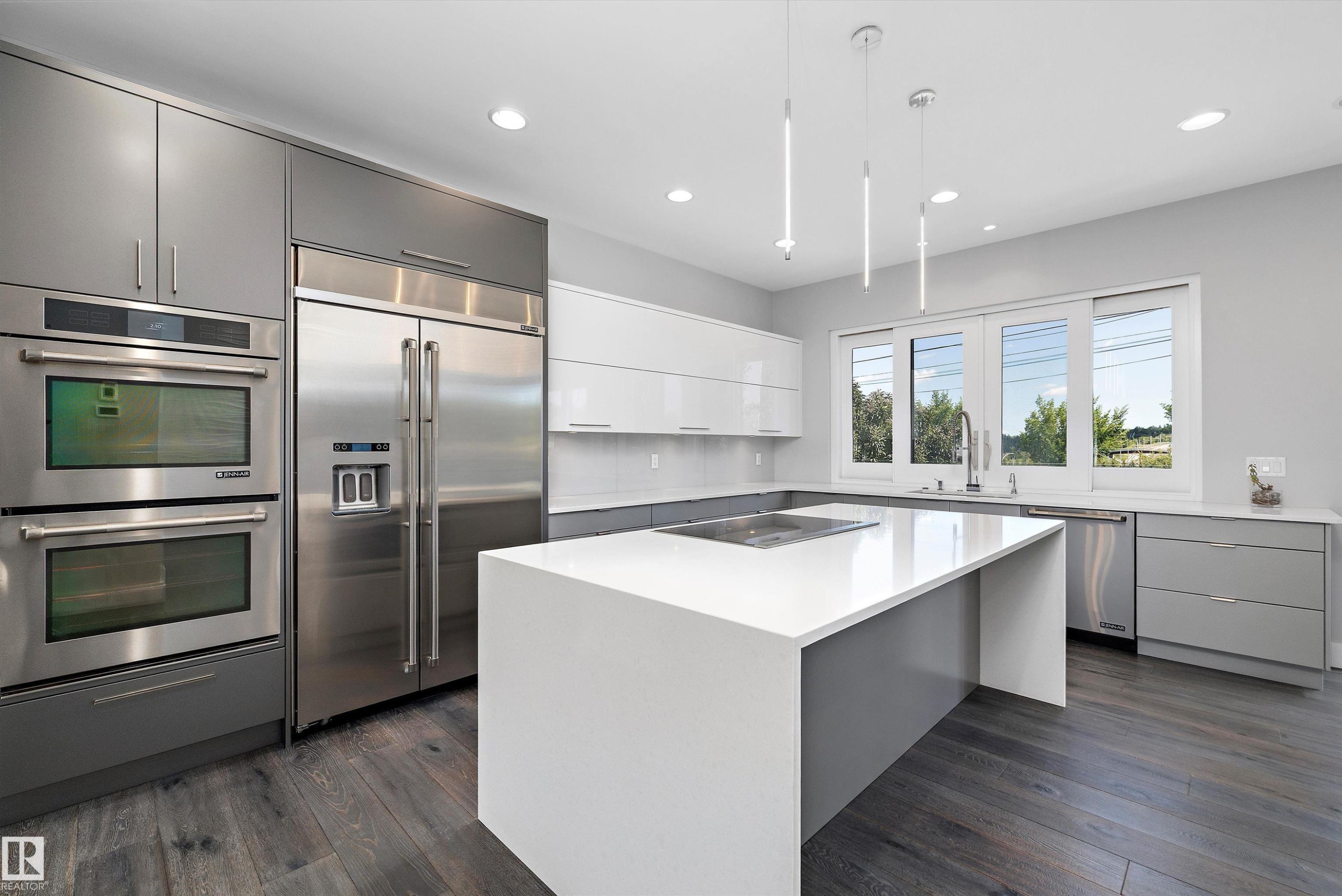 9509 99B Street, Edmonton, AB - Indoor Photo Showing Kitchen With Upgraded Kitchen