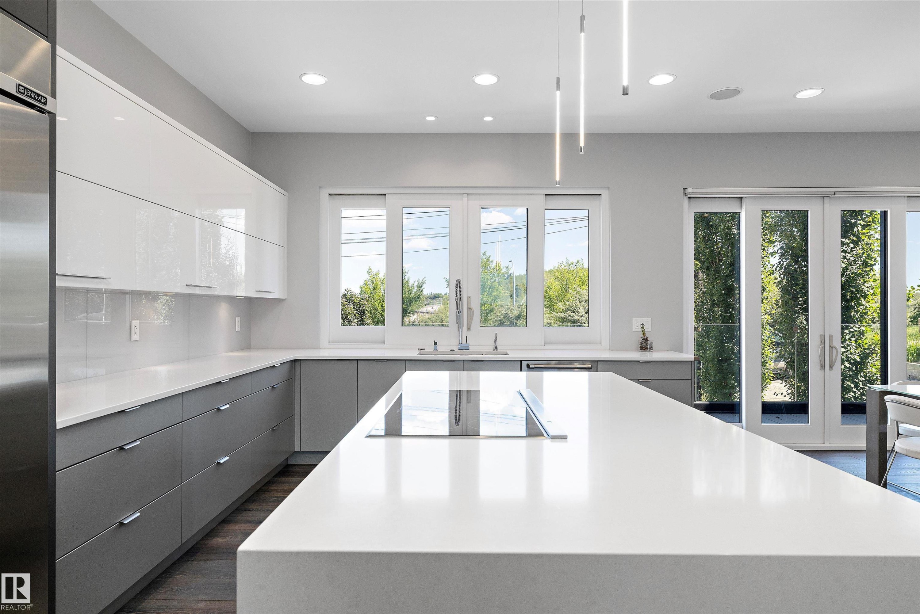 9509 99B Street, Edmonton, AB - Indoor Photo Showing Kitchen With Upgraded Kitchen