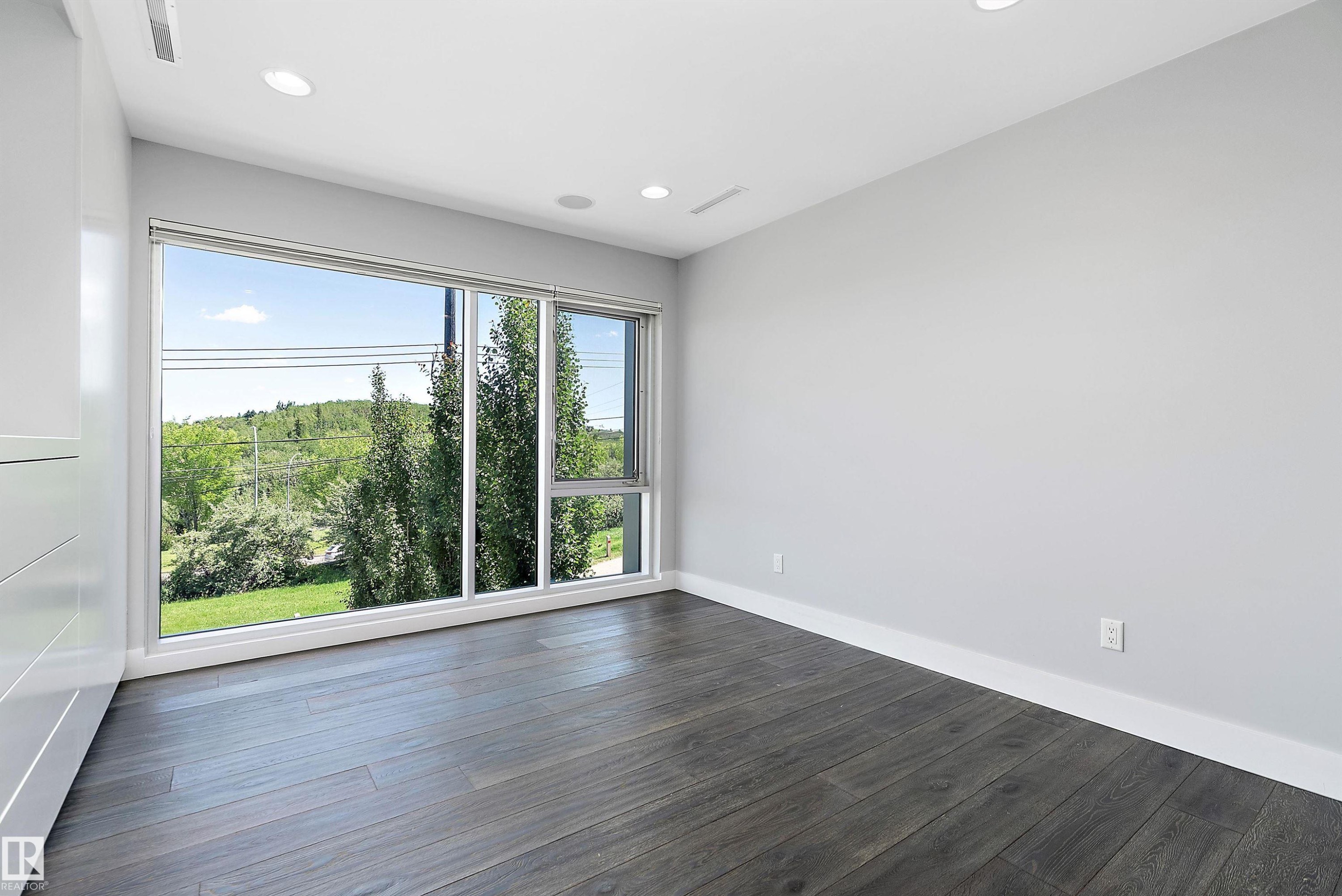 9509 99B Street, Edmonton, AB - Indoor Photo Showing Other Room