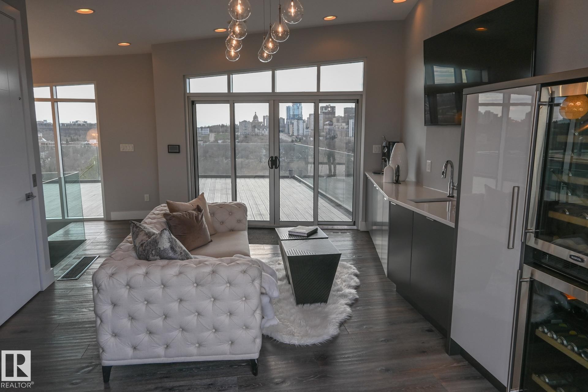 9509 99B Street, Edmonton, AB - Indoor