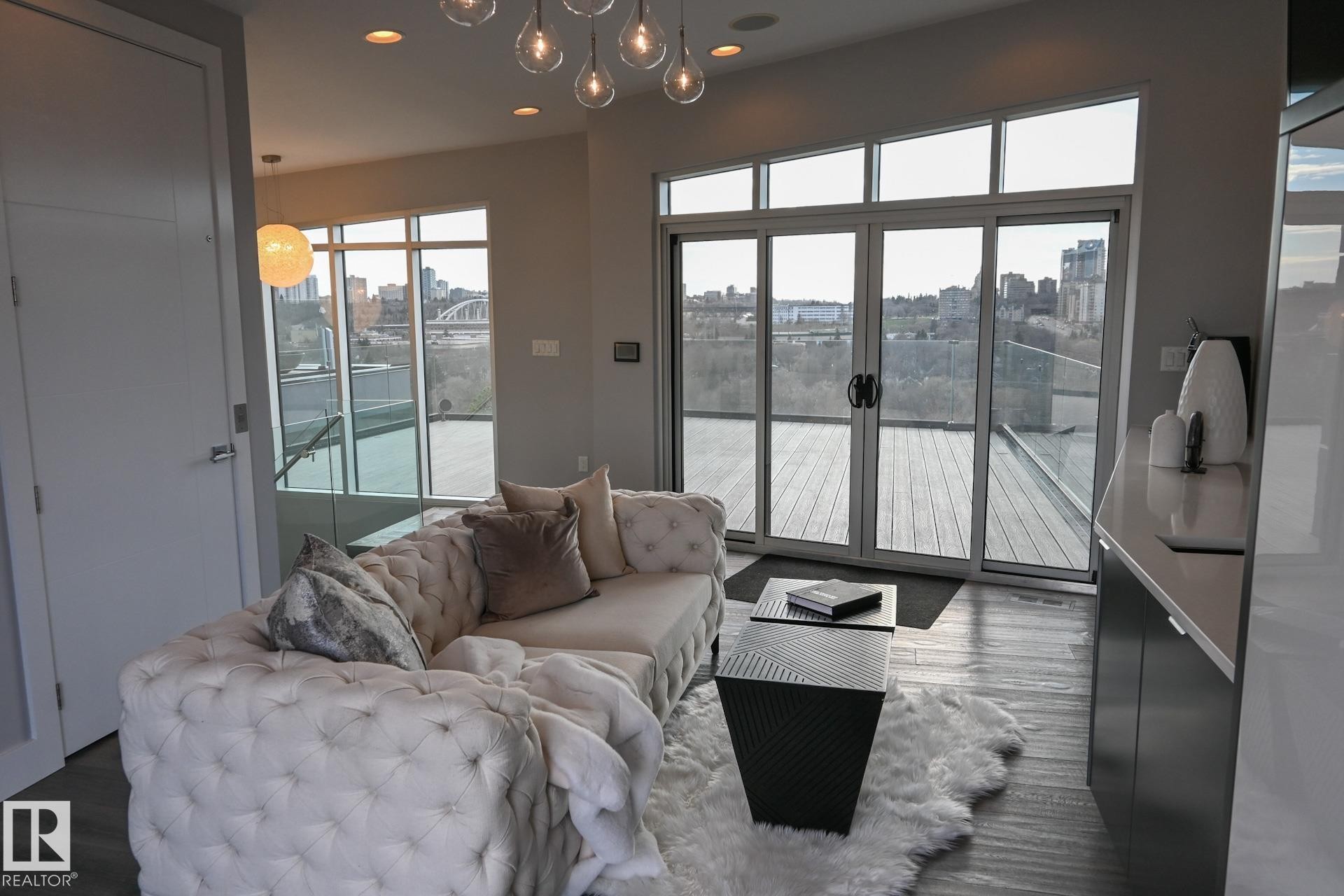 9509 99B Street, Edmonton, AB - Indoor Photo Showing Other Room