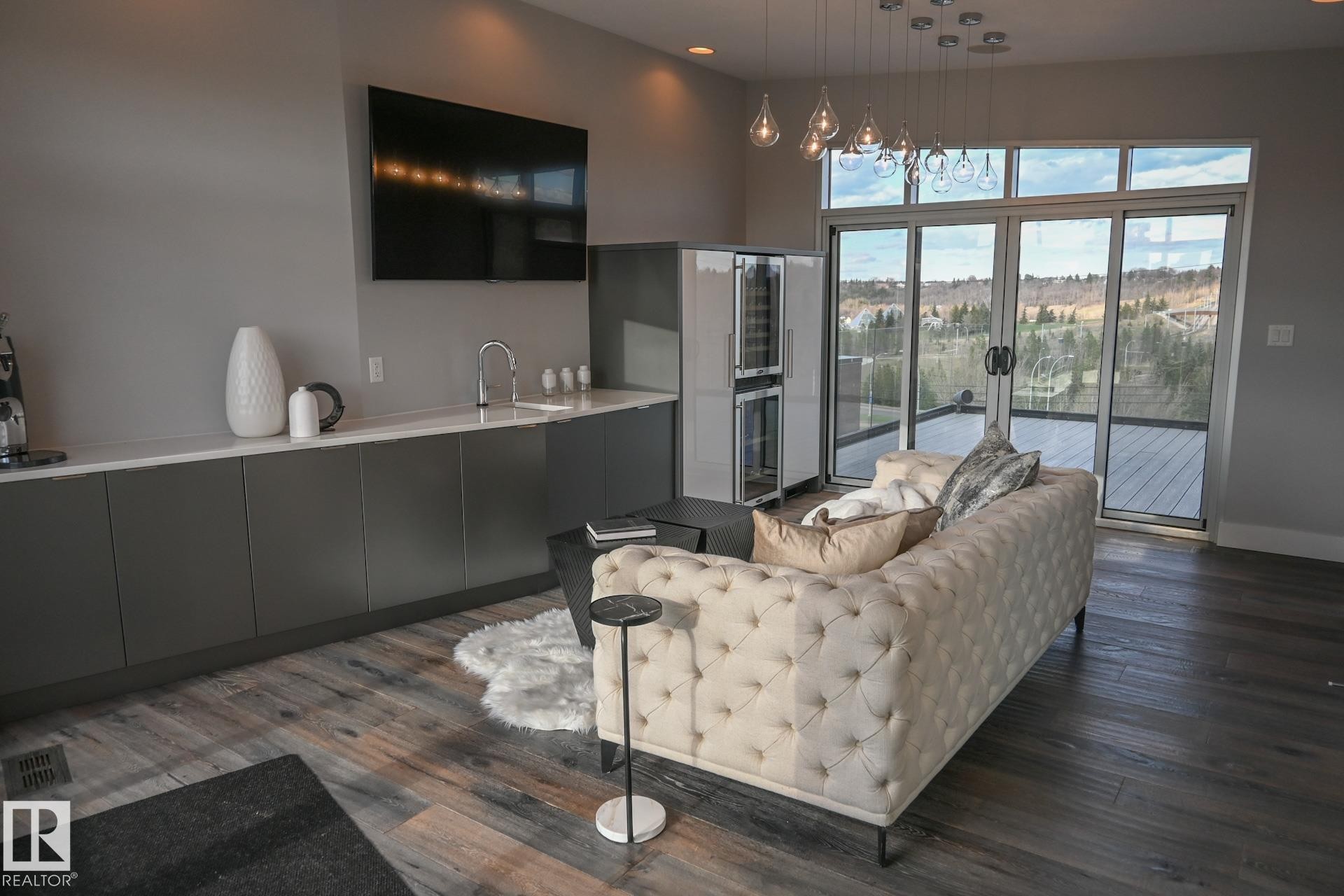 9509 99B Street, Edmonton, AB - Indoor
