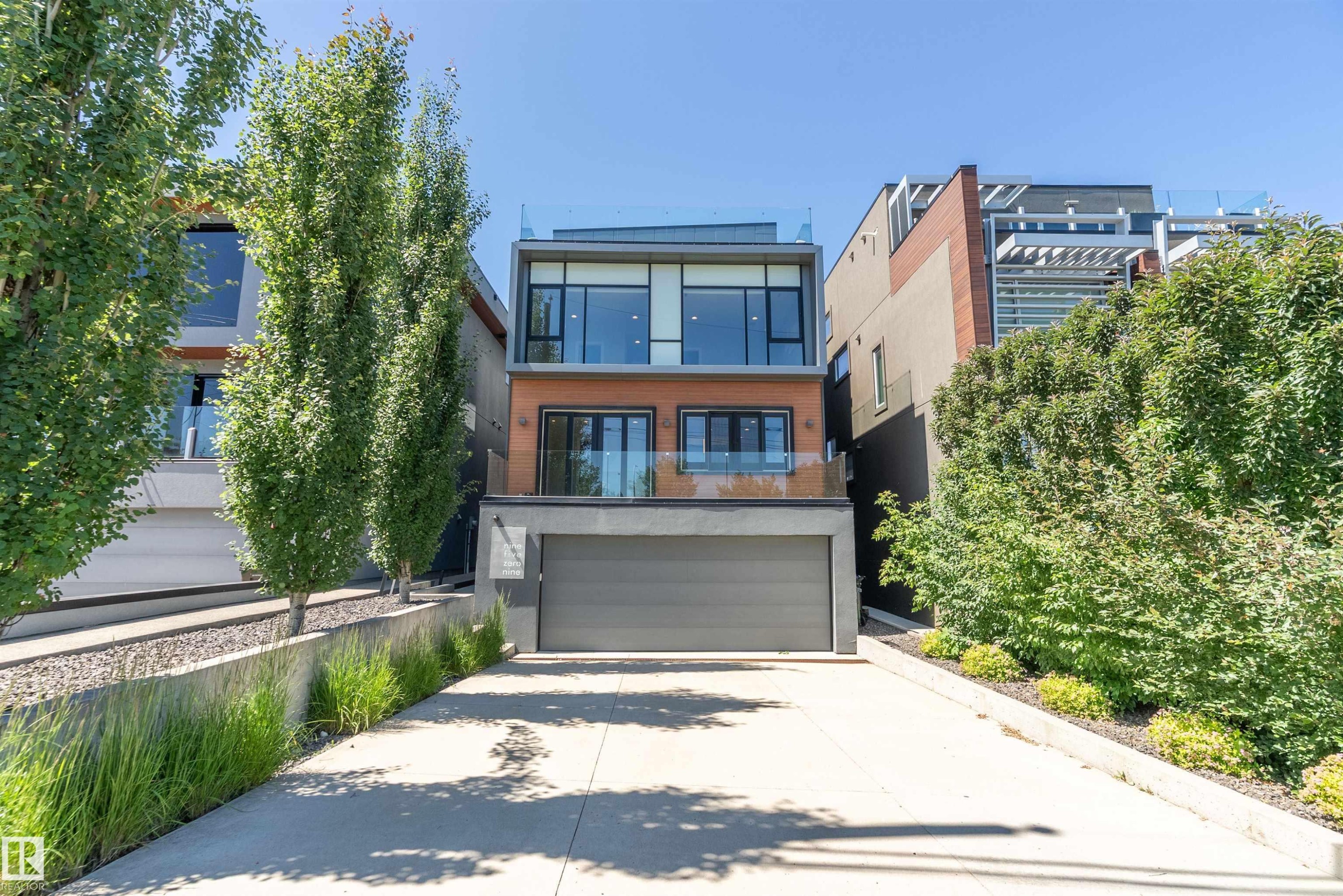 9509 99B Street, Edmonton, AB - Outdoor