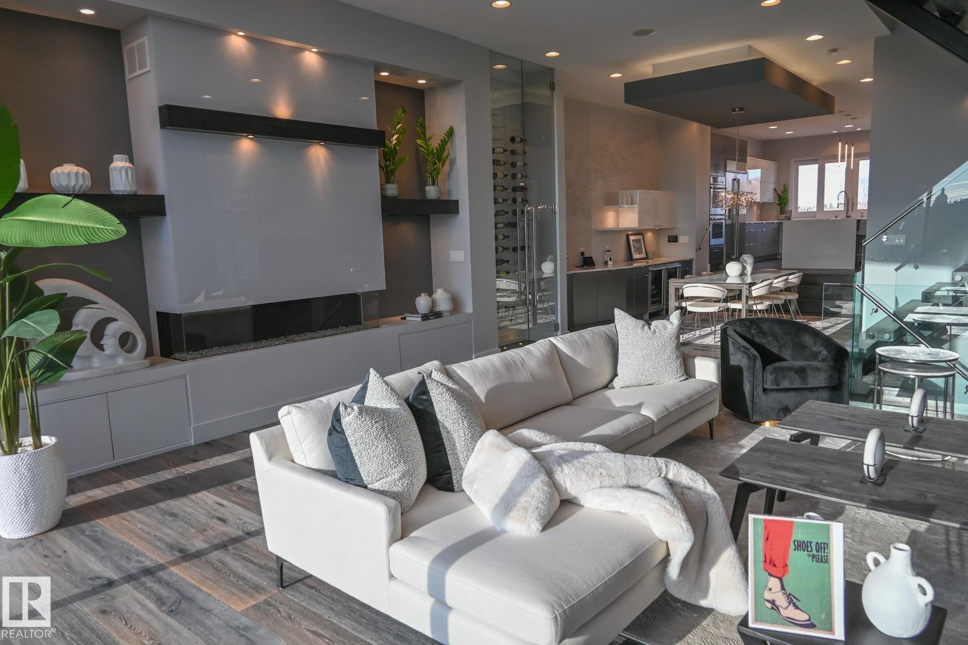 9509 99B Street, Edmonton, AB - Indoor